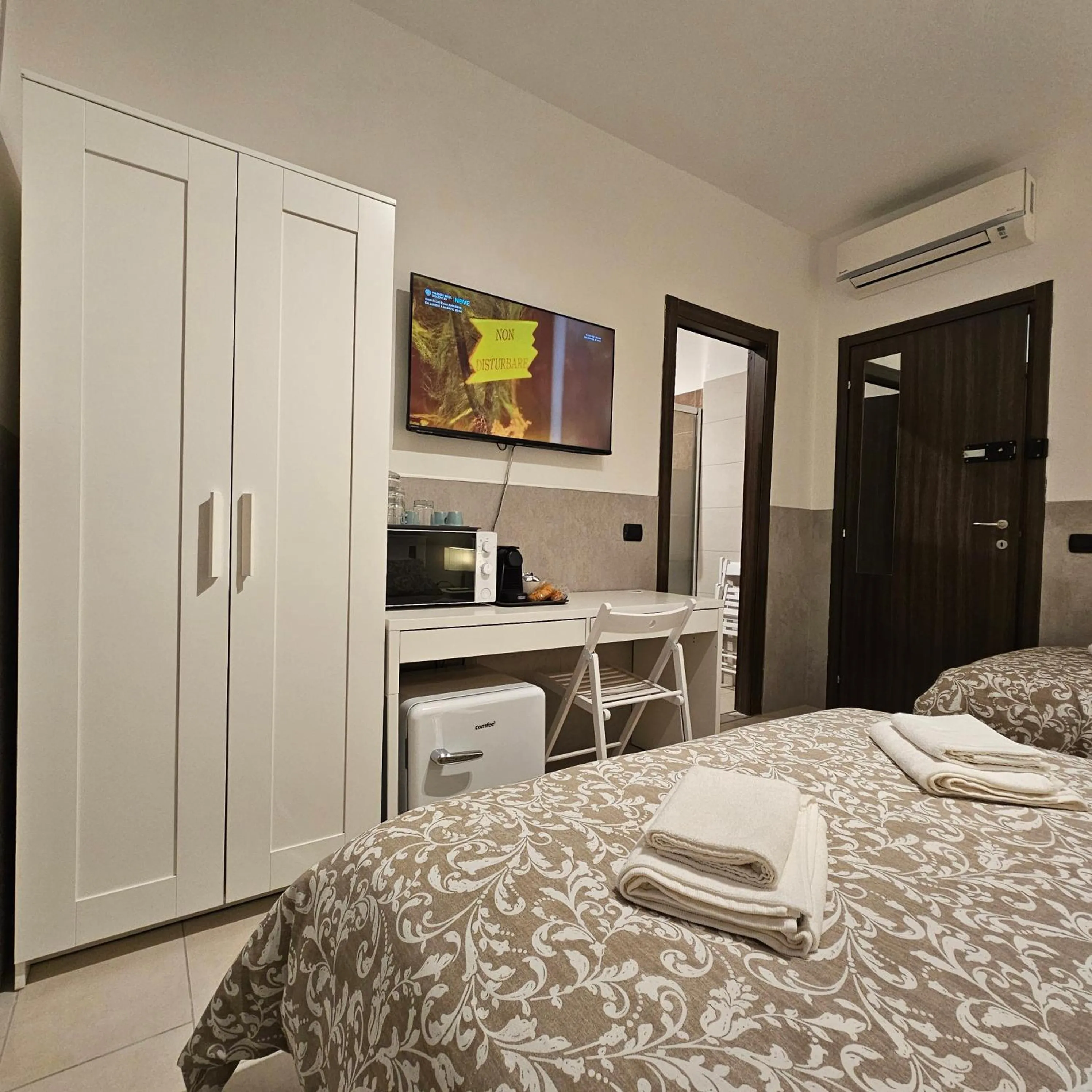 Bed in San Donato Policlinico Rooms