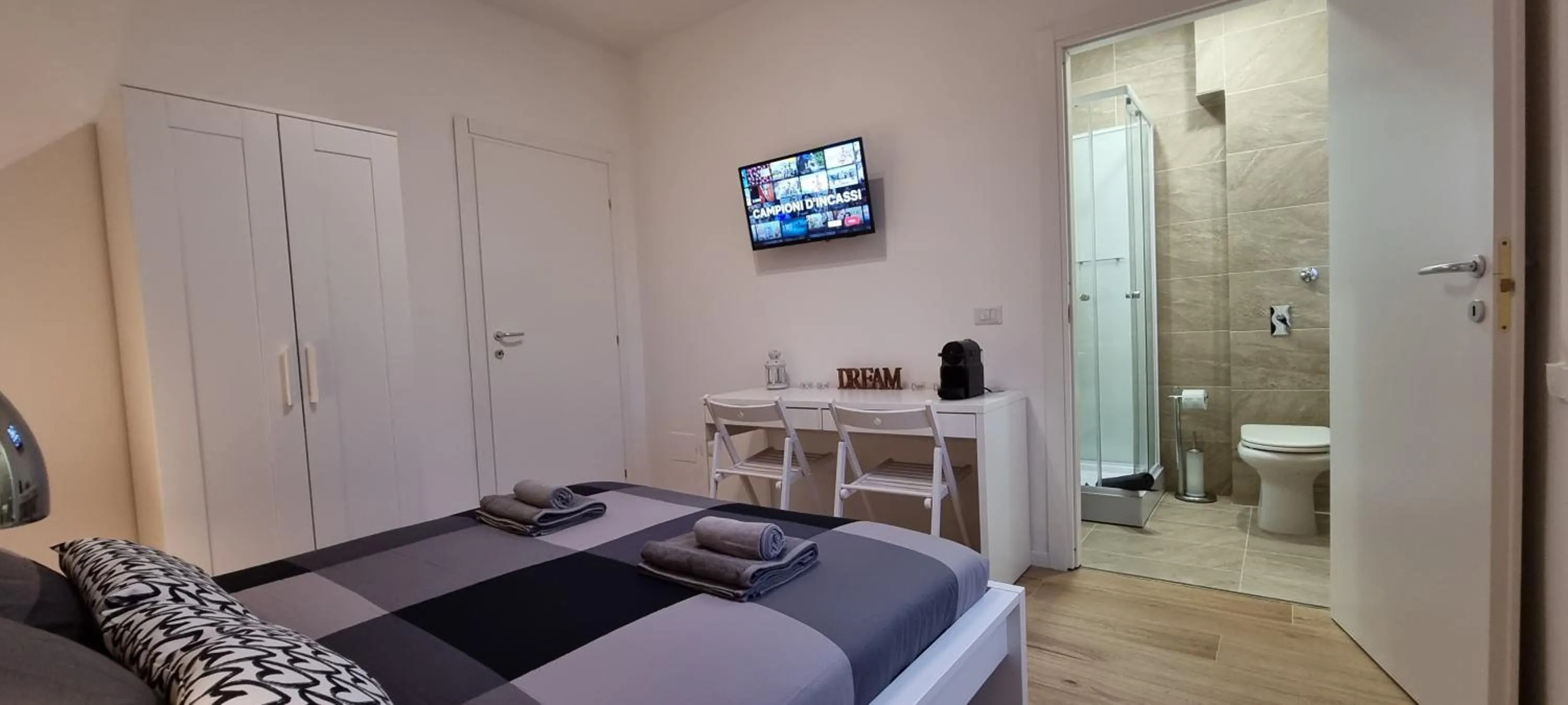 Bed in San Donato Policlinico Rooms