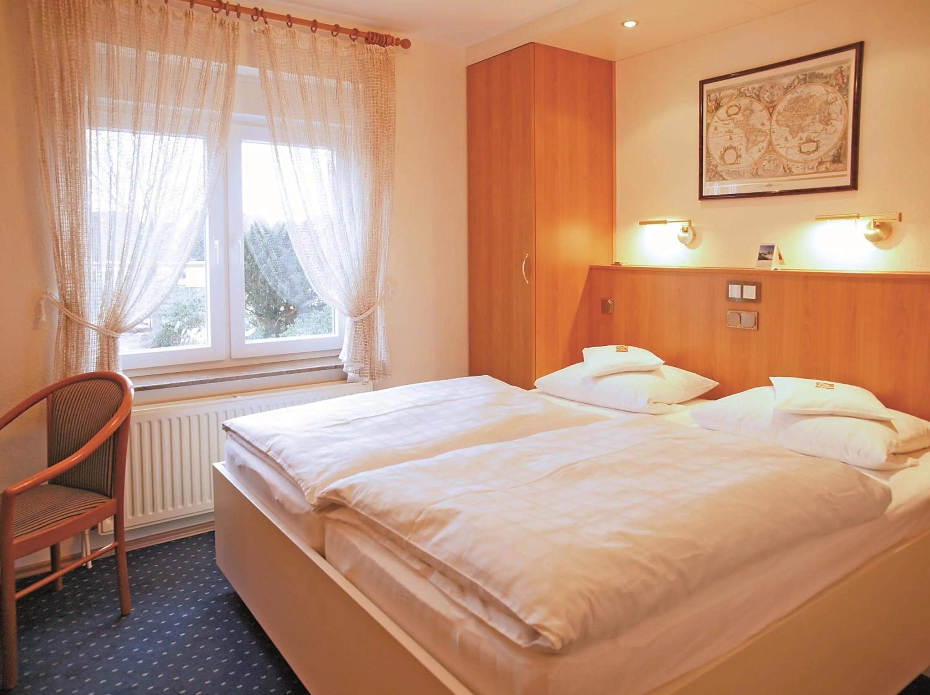 Photo of the whole room, Bed in Haus Thorwarth - Hotel garni