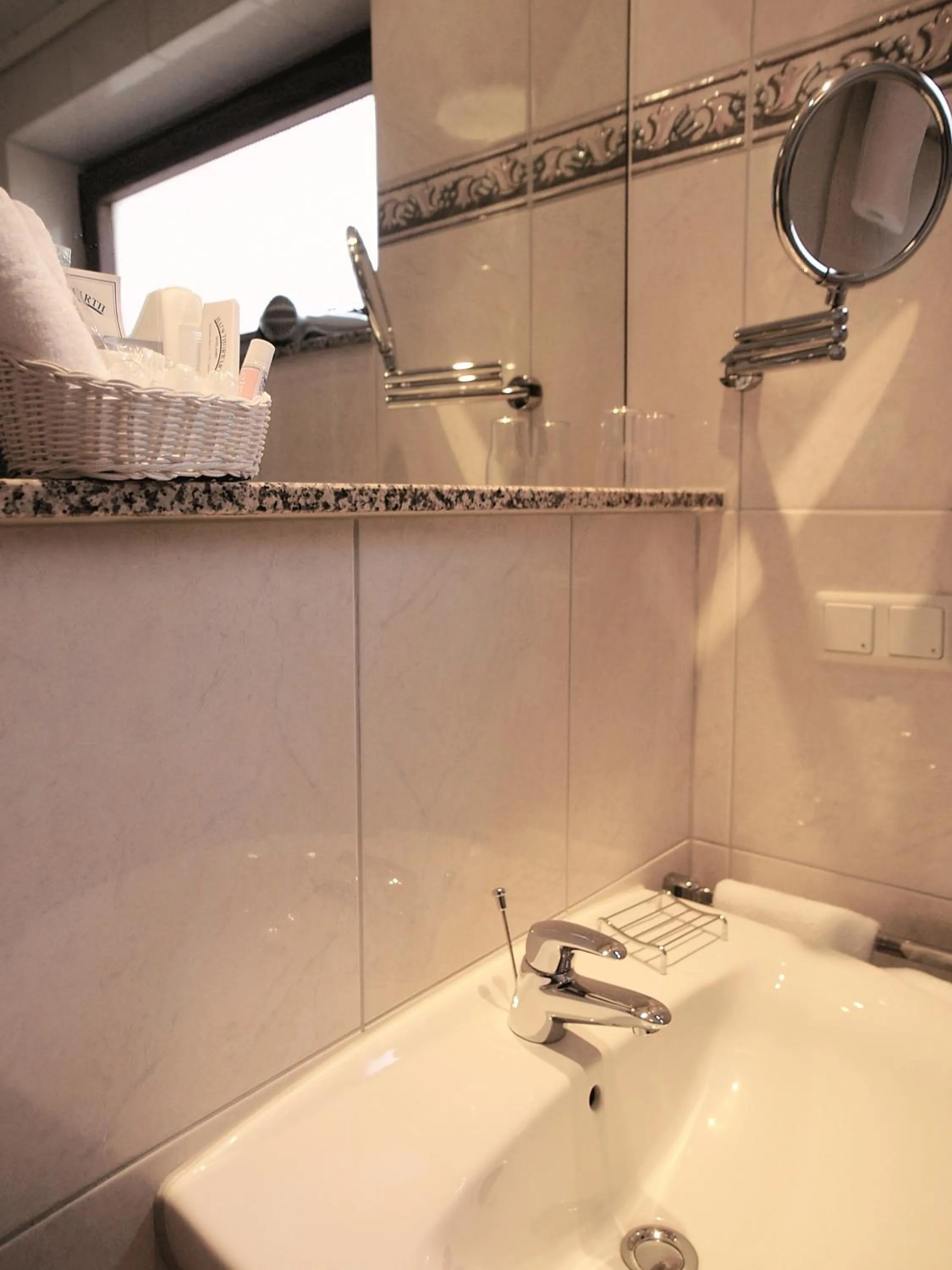 Bathroom in Haus Thorwarth - Hotel garni