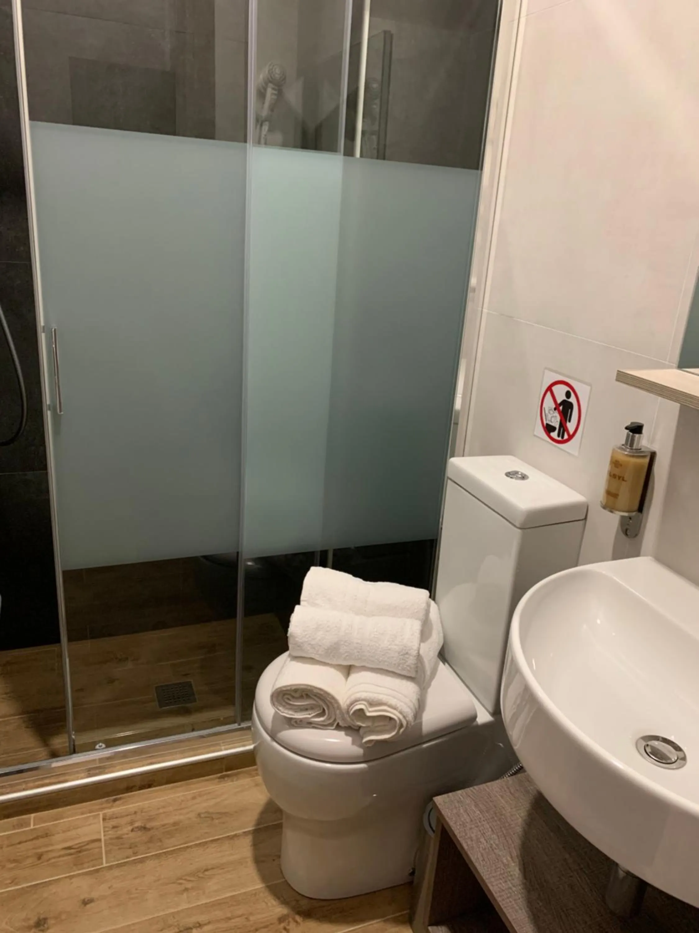 Shower in S. PIETRO B&B