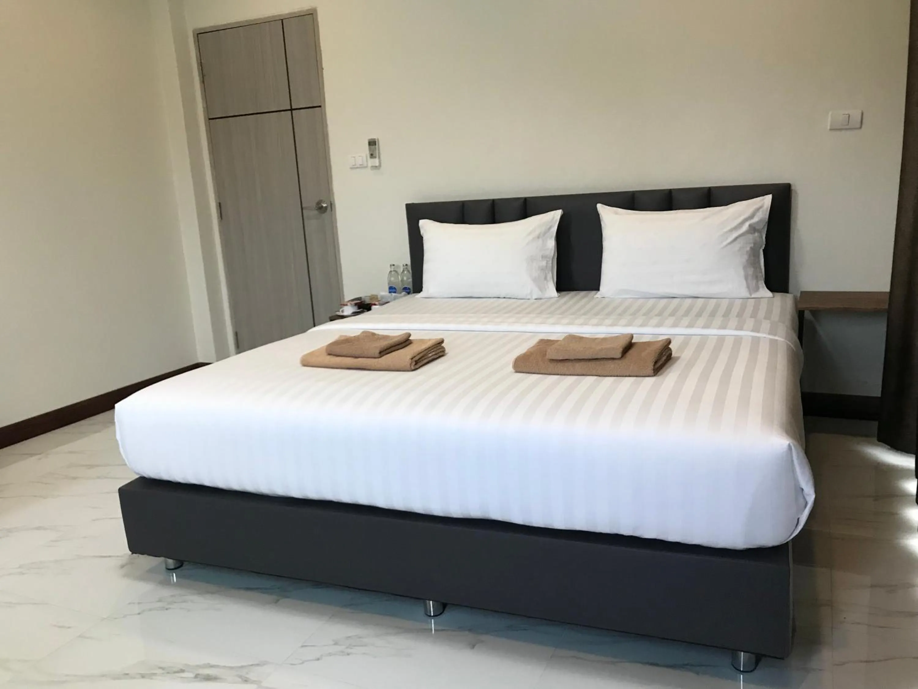 Bed in Park Villa Chaiyaphume