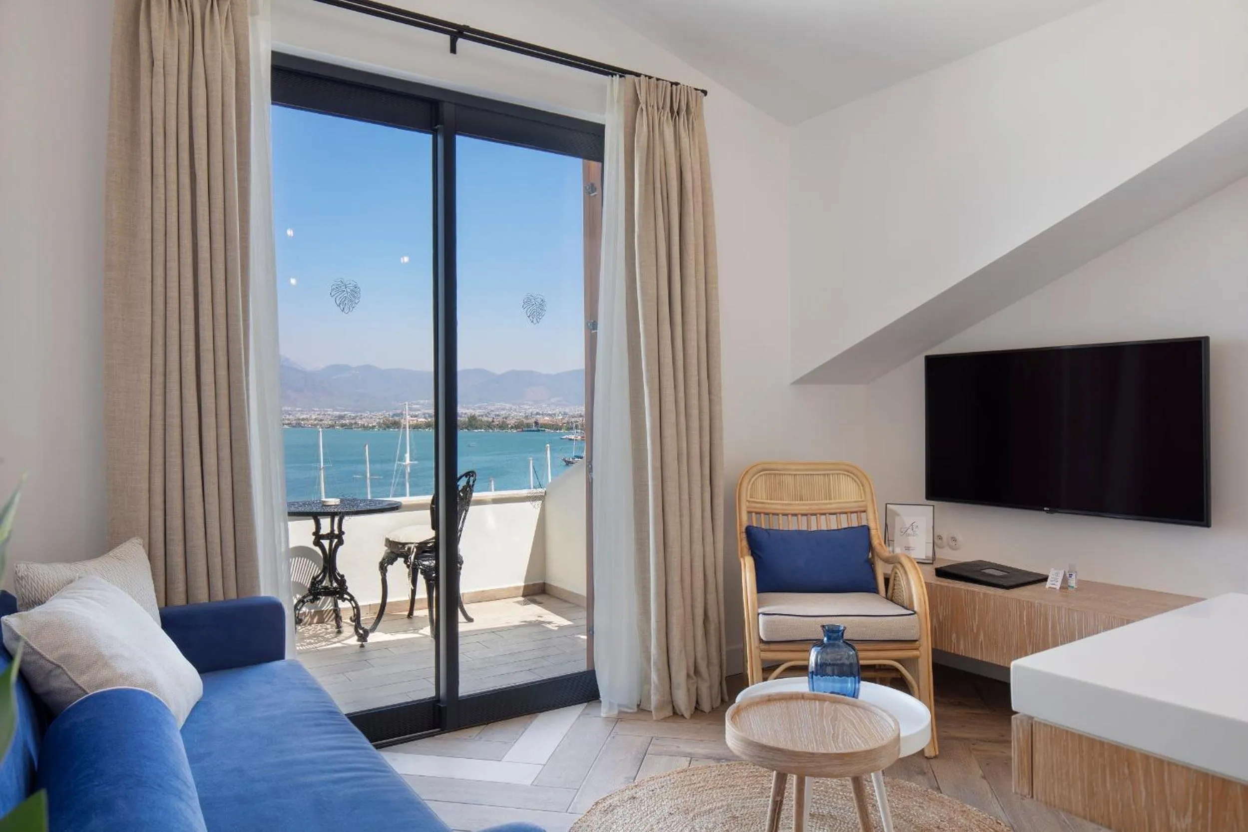 Sea view, Bed in Ada Dreams City