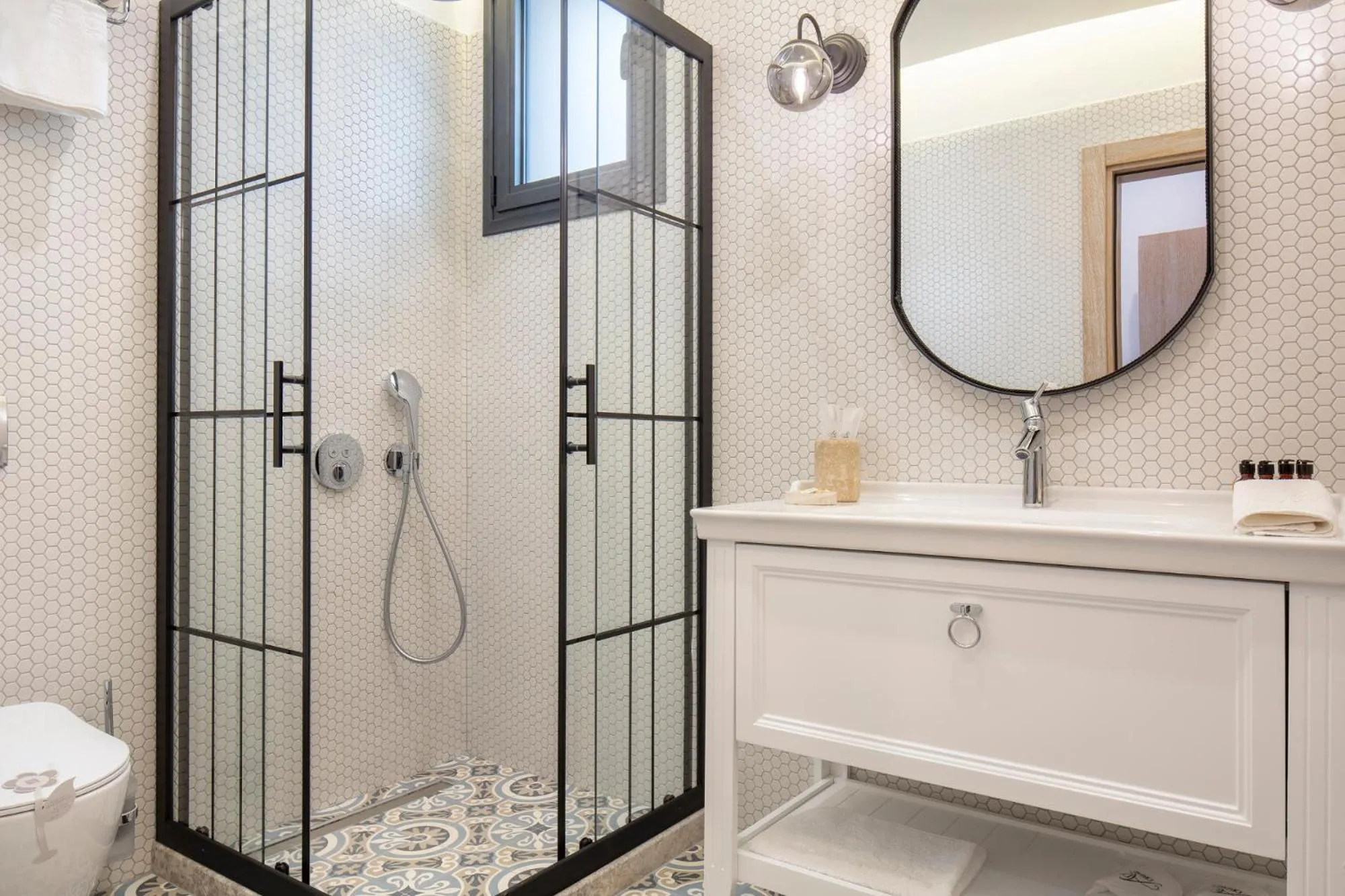 Shower in Ada Dreams City