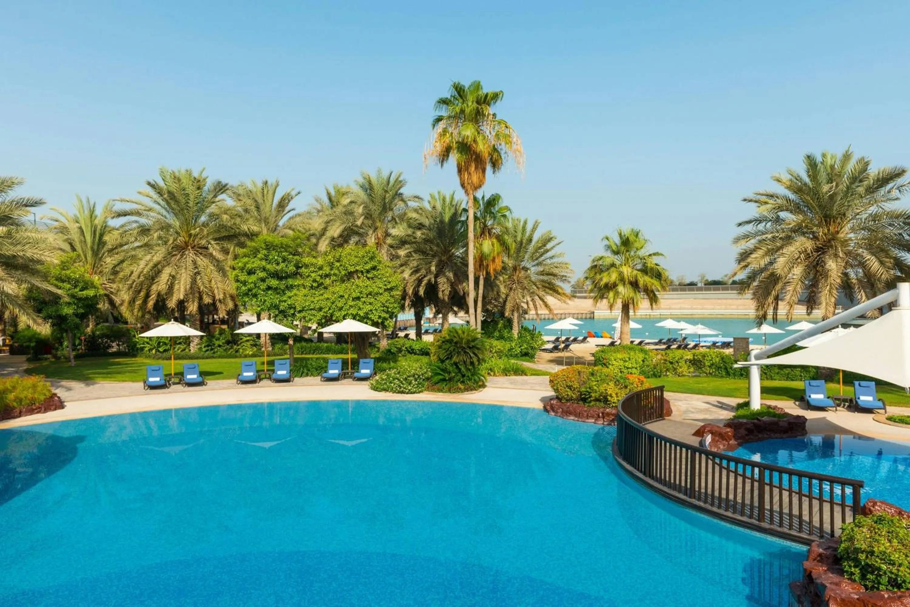 Swimming pool in Sheraton Abu Dhabi Hotel & Resort