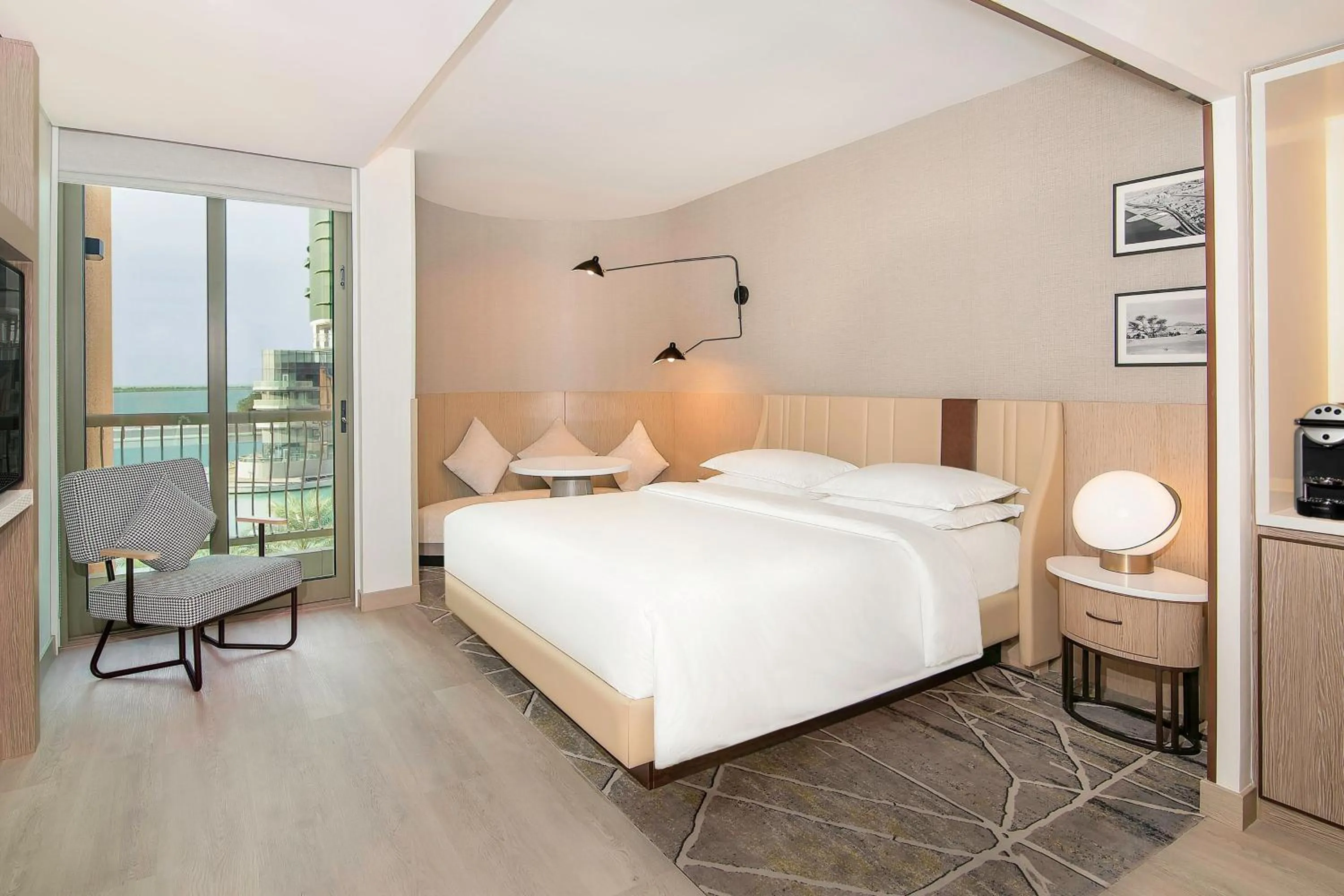 Photo of the whole room, Bed in Sheraton Abu Dhabi Hotel & Resort