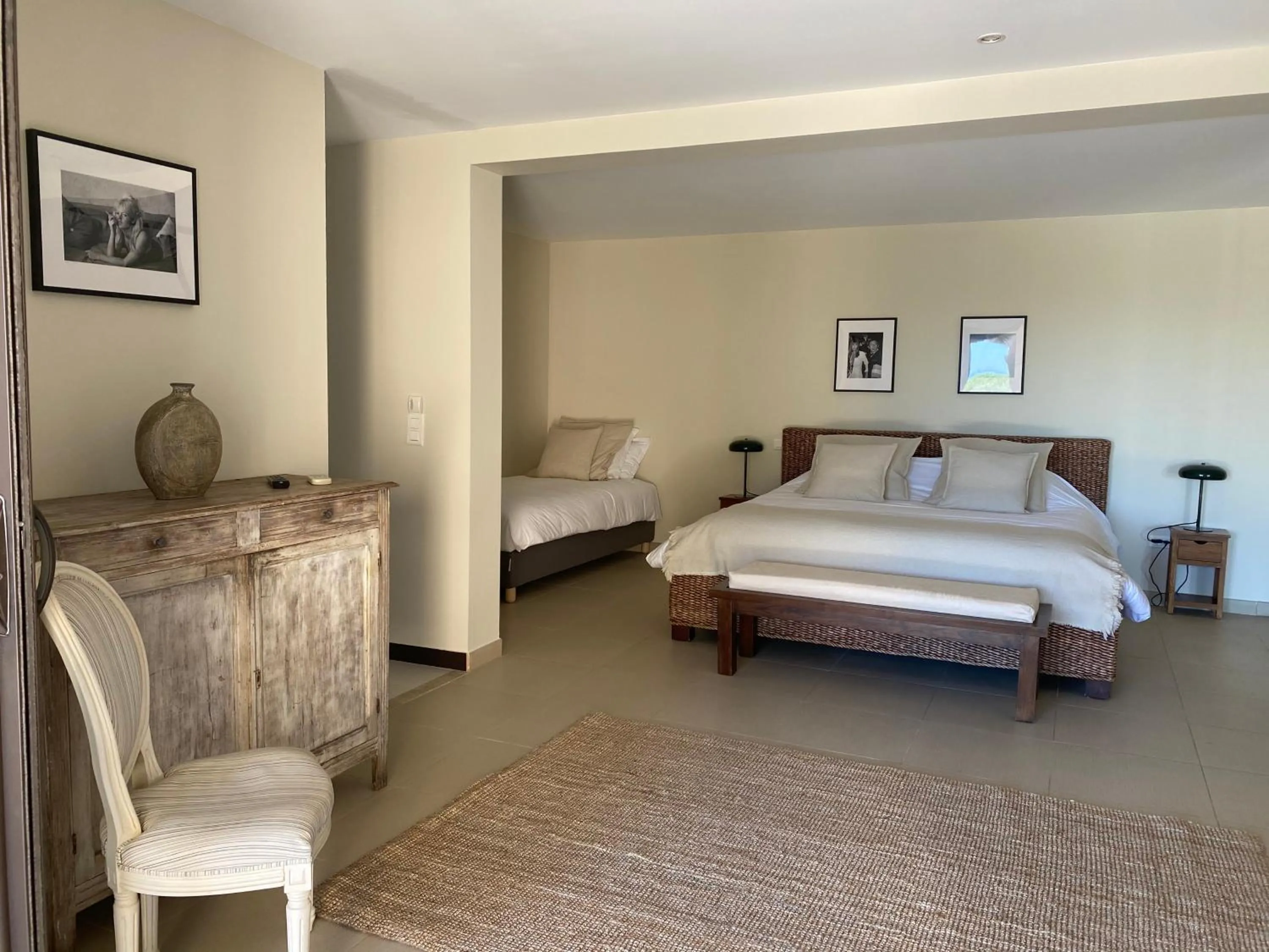 Bed in Le Jas de Joucas Hôtel-Restaurant