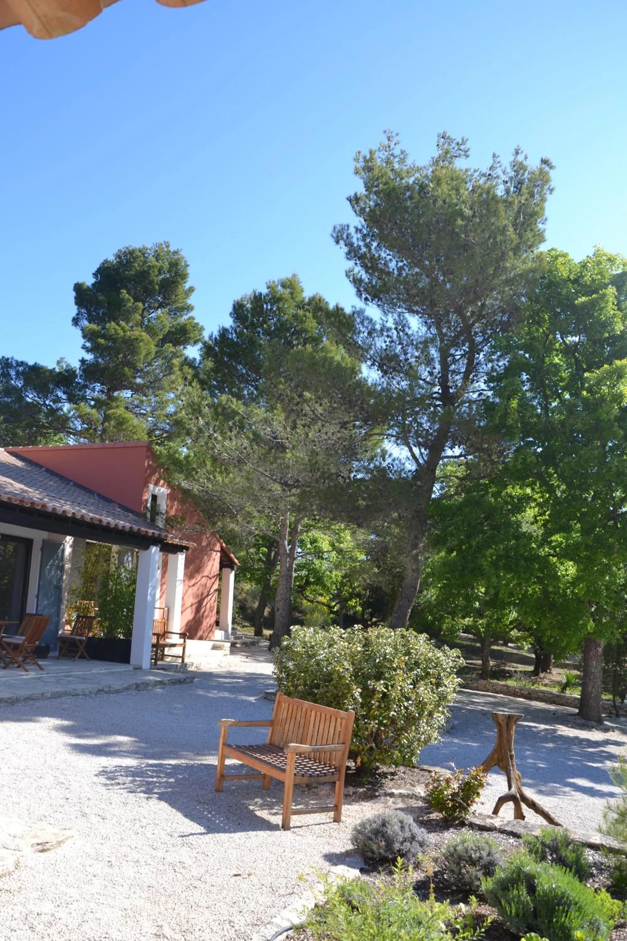 Patio in Le Jas de Joucas Hôtel-Restaurant