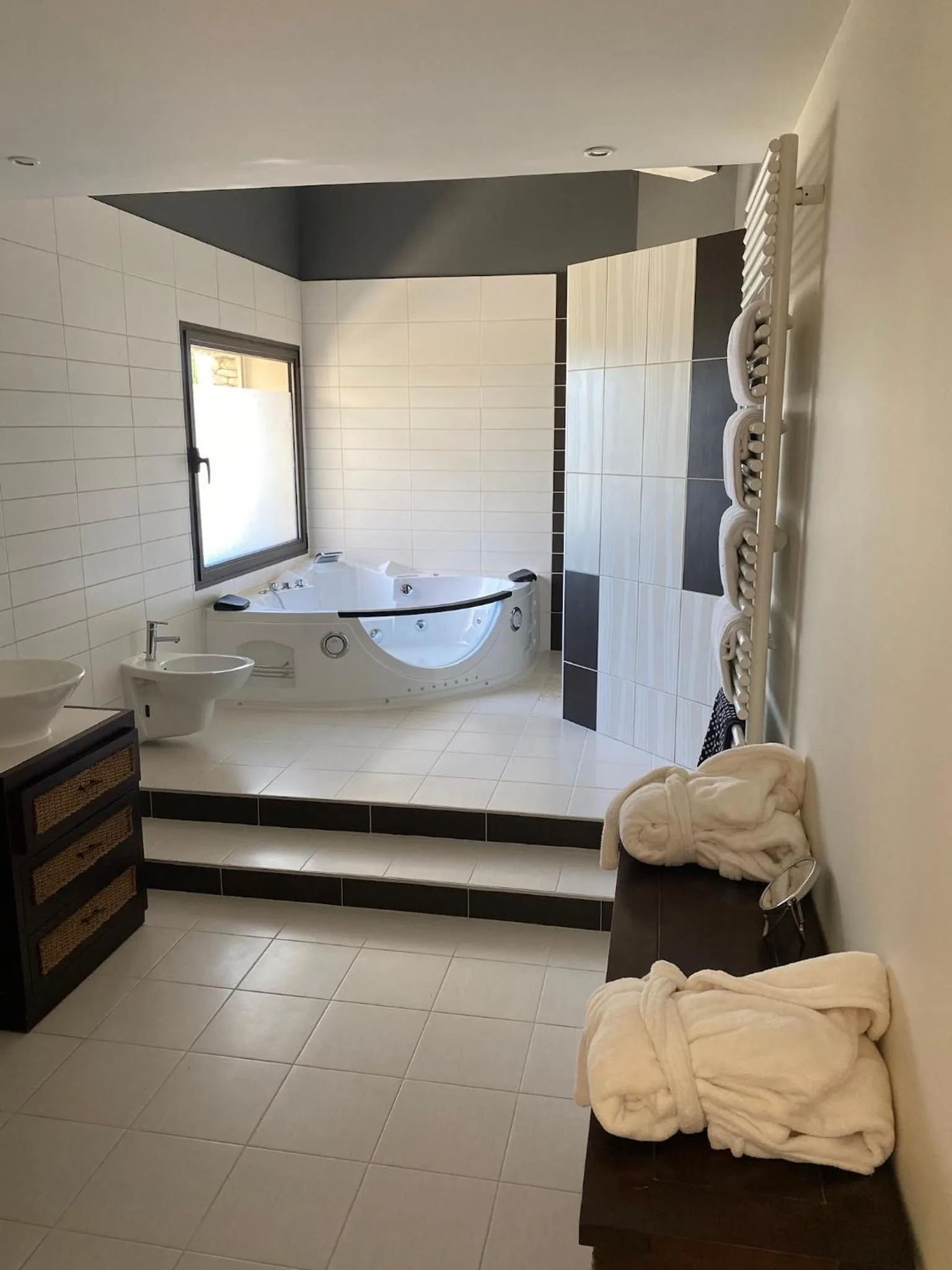 Bed in Le Jas de Joucas Hôtel-Restaurant