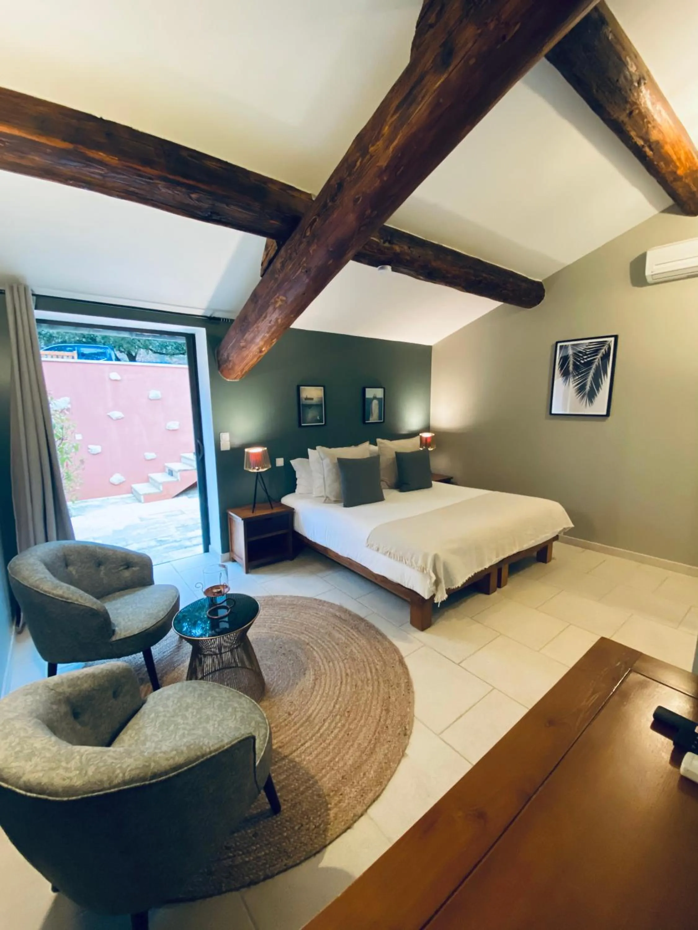 Bed in Le Jas de Joucas Hôtel-Restaurant