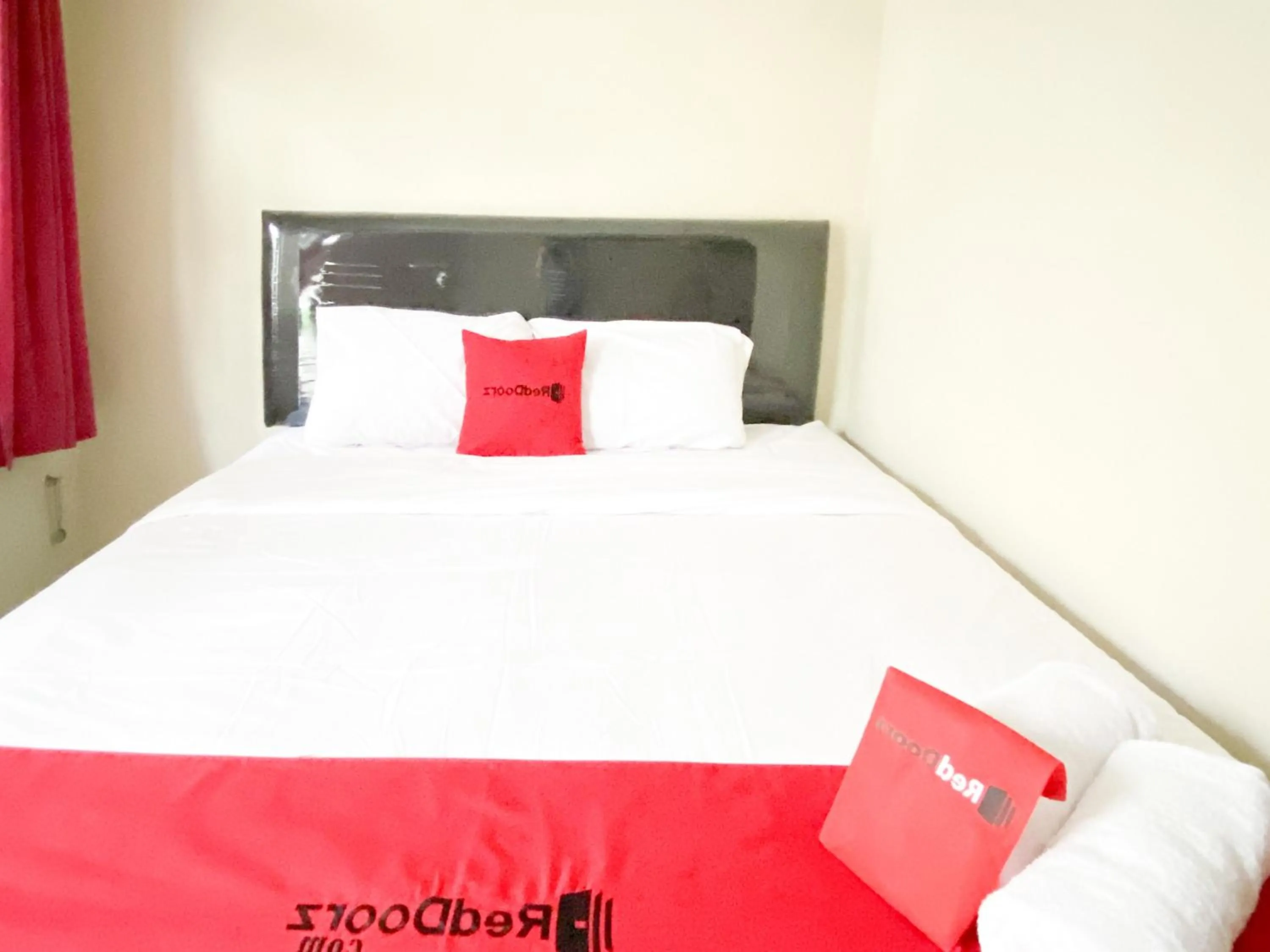 Bed in RedDoorz At Simpang Borobudur