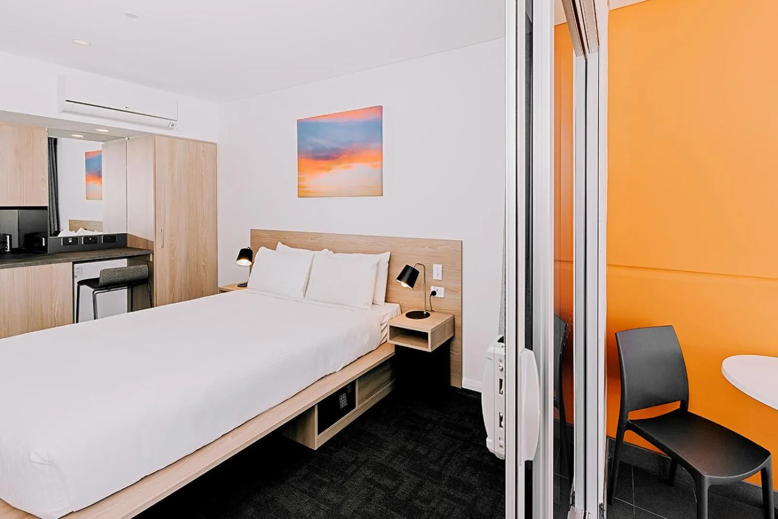 Bed in Toms Court Hotel