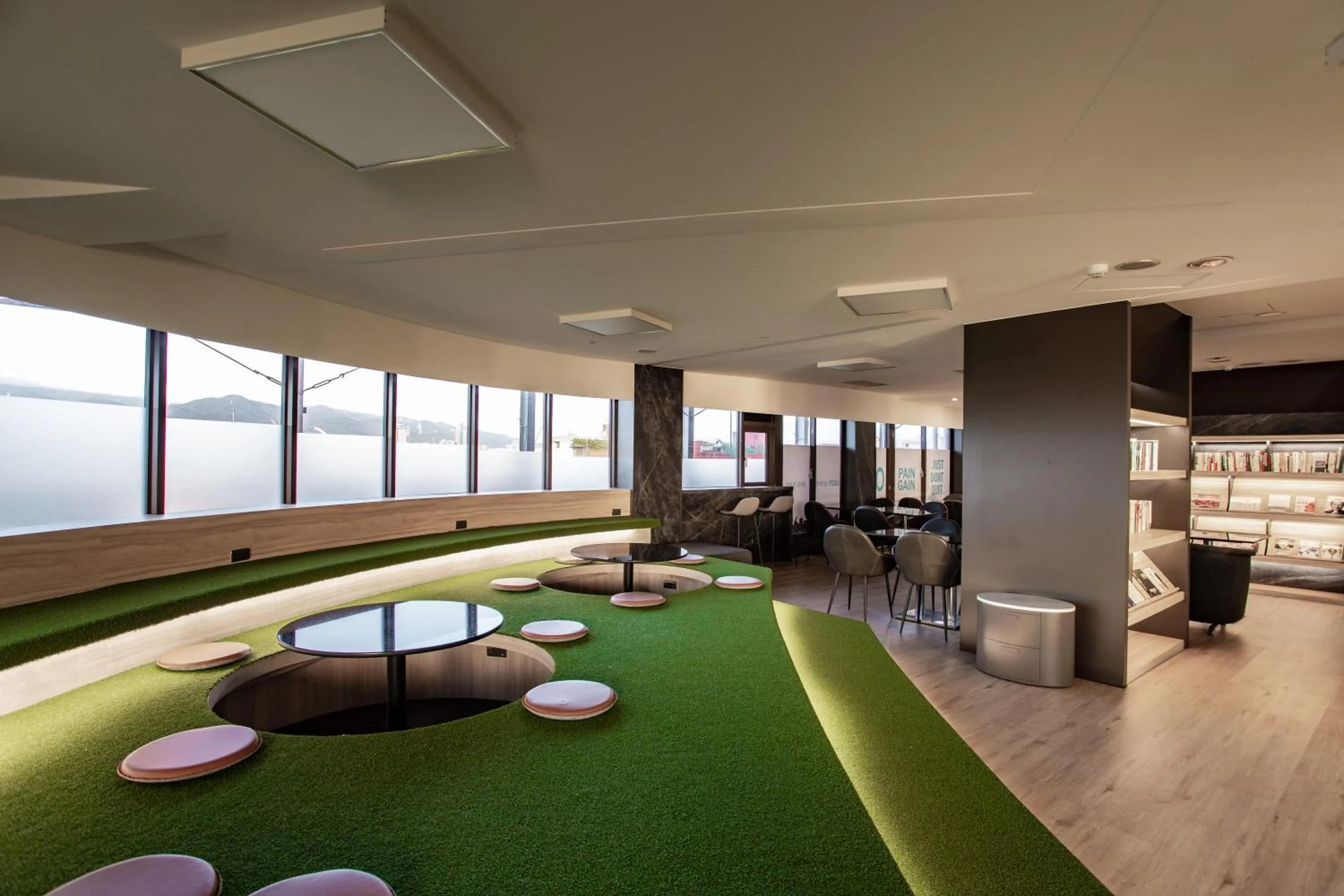 Communal lounge/ TV room in Hub Hotel - Songshan Airport Branch