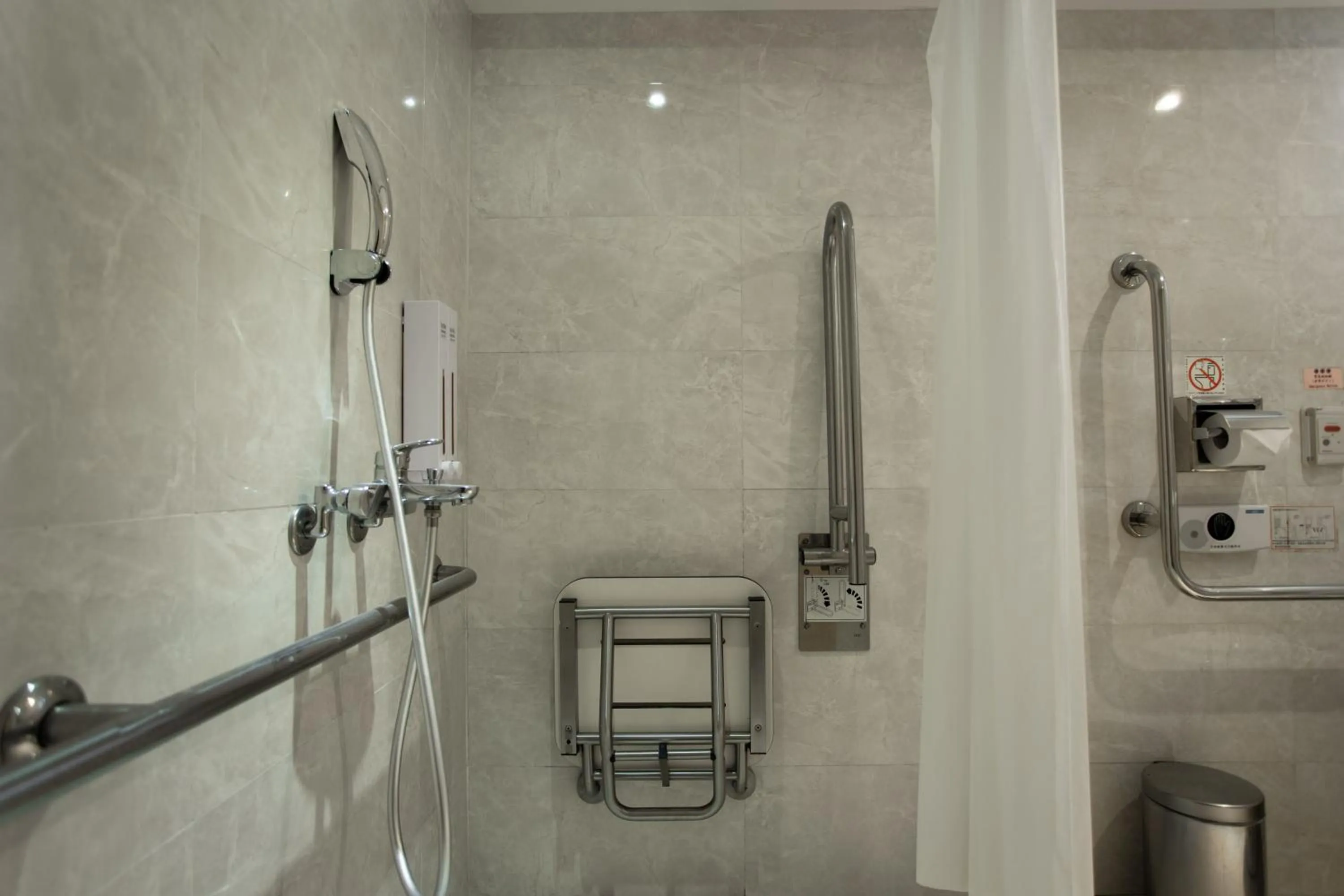 Bathroom in Hub Hotel - Songshan Airport Branch