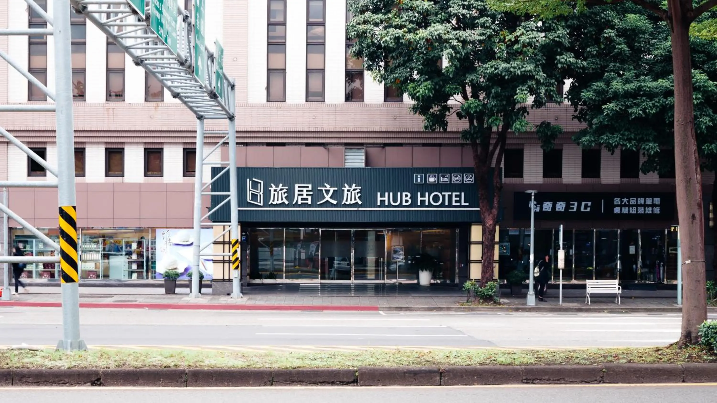 Property building in Hub Hotel - Songshan Airport Branch
