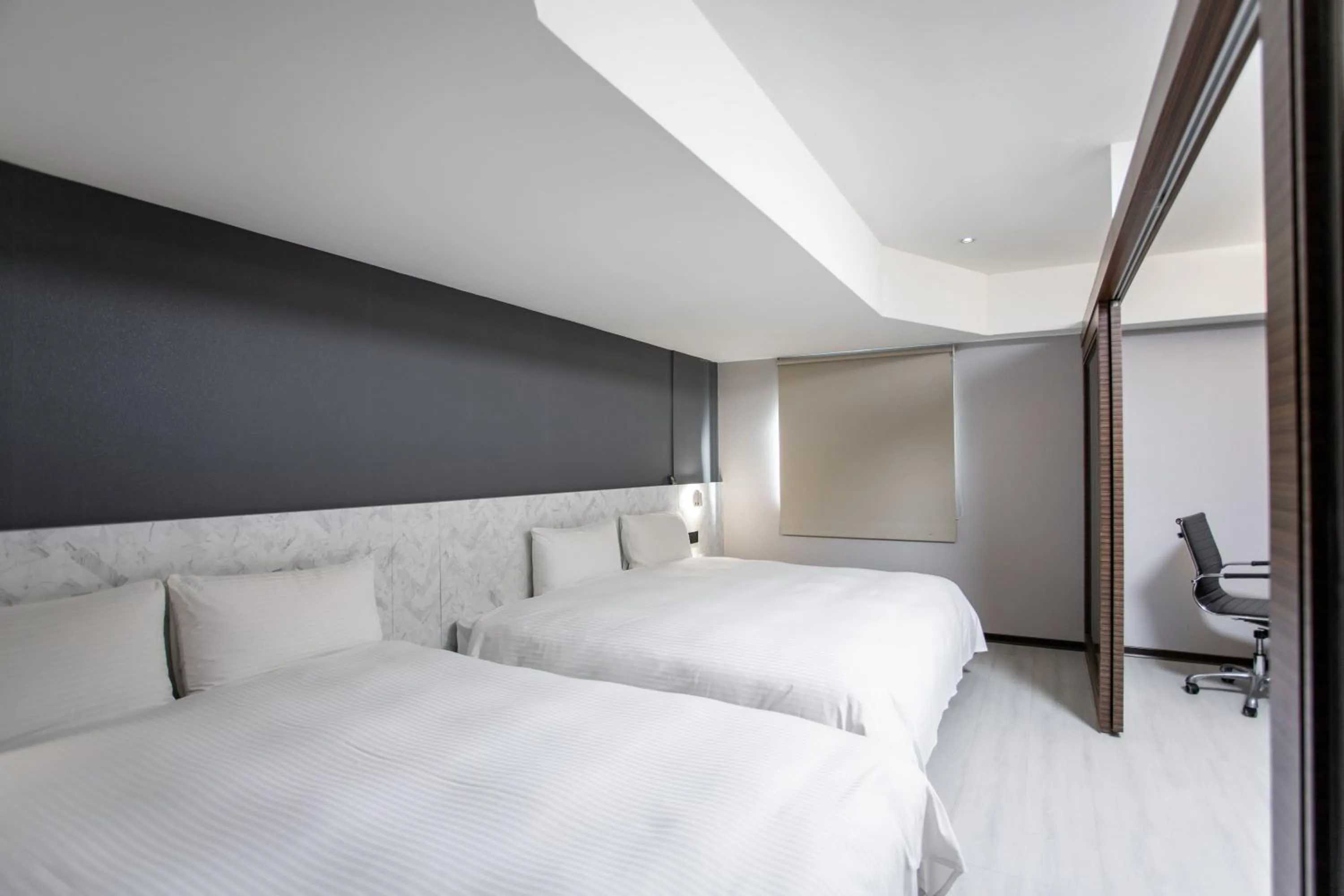 Photo of the whole room, Bed in Hub Hotel - Songshan Airport Branch