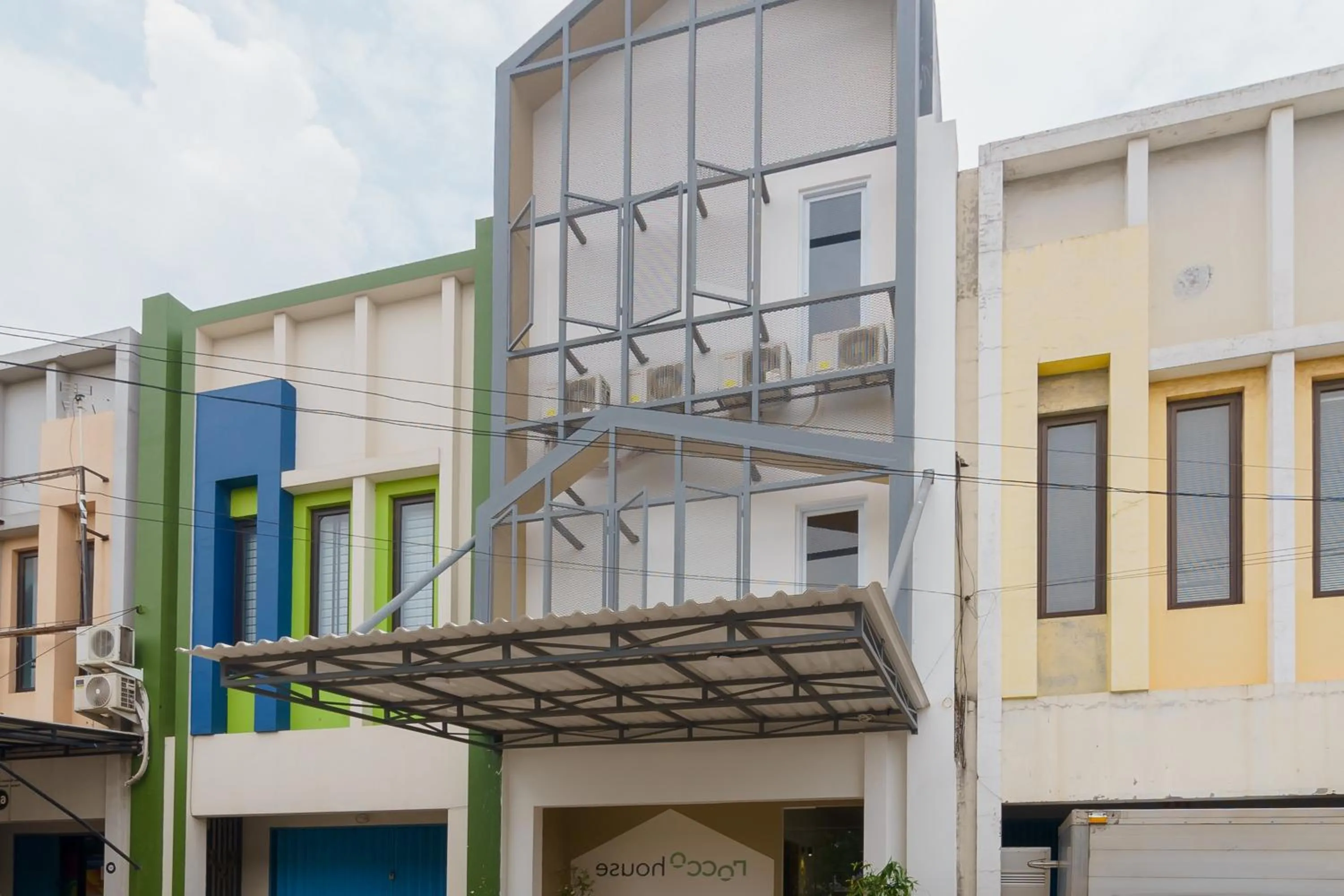 Property logo or sign in RedDoorz @ Taman Royal Tangerang