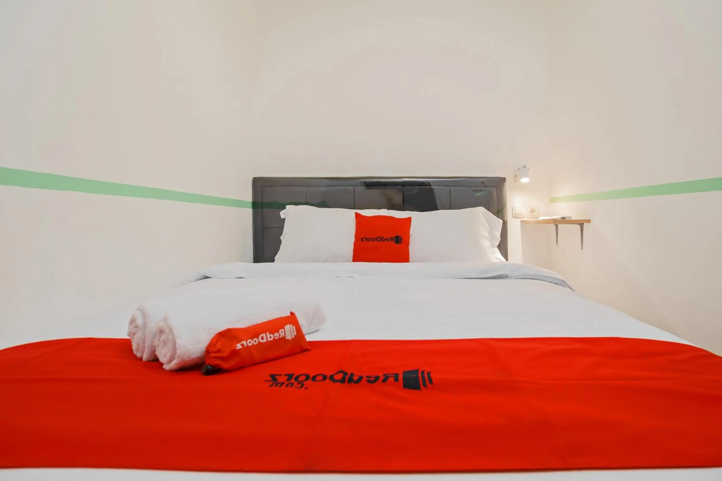 Other, Bed in RedDoorz @ Taman Royal Tangerang