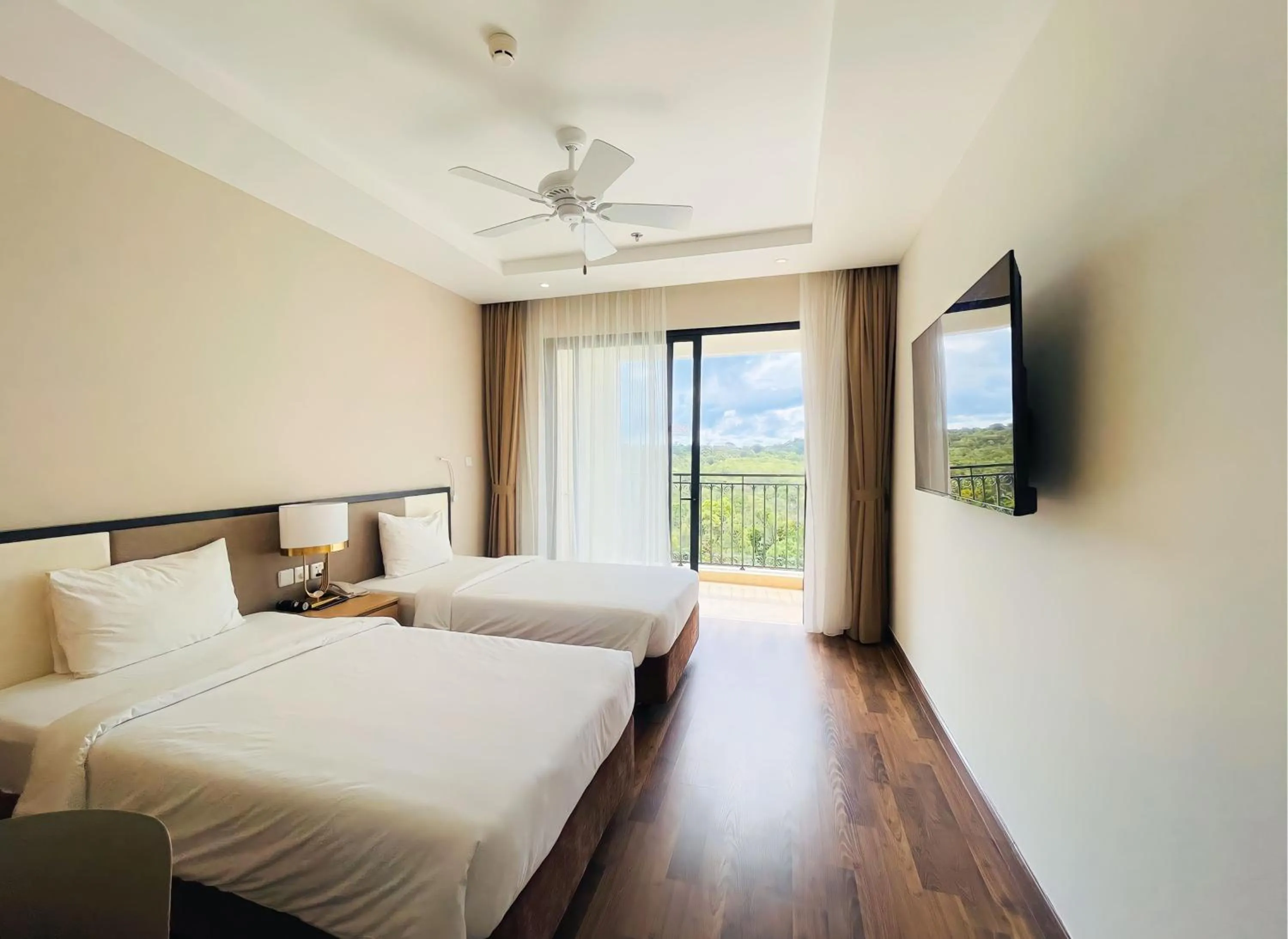 Bedroom, Bed in Vinholidays Fiesta Phu Quoc