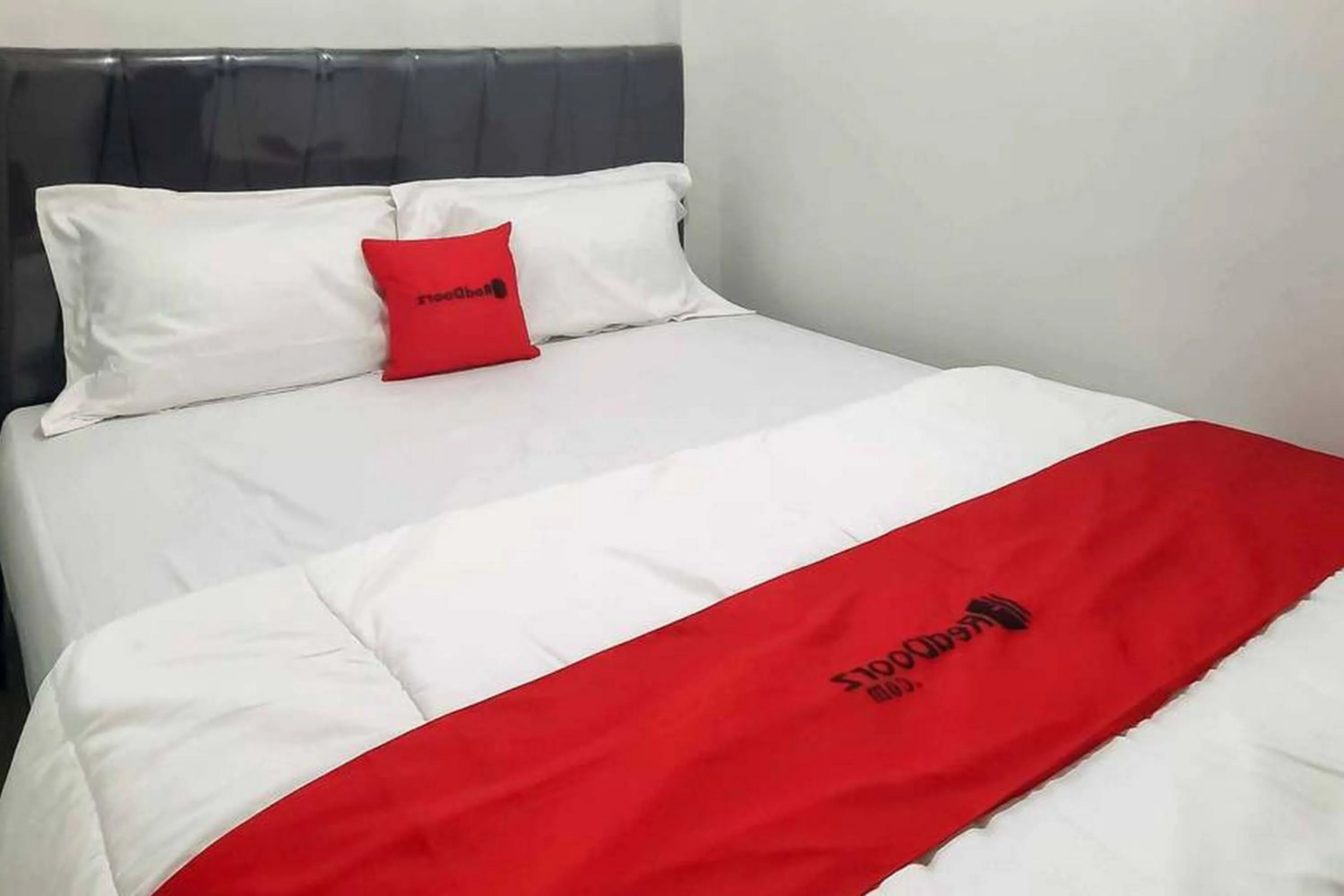 Bedroom, Bed in RedDoorz near Jalan Perintis Kemerdekaan Lampung