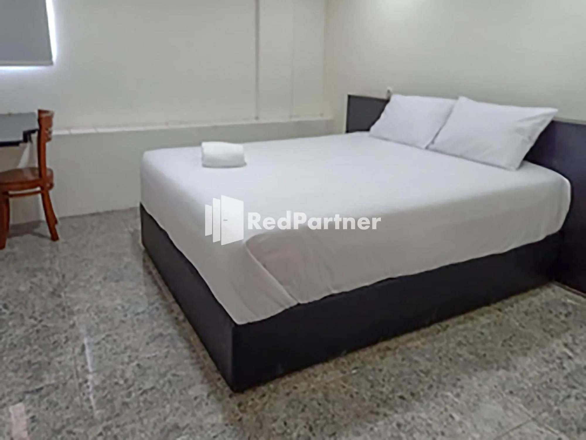 Bed in Hotel Trikatu Kendal near Taman Kota Weleri Mitra RedDoorz