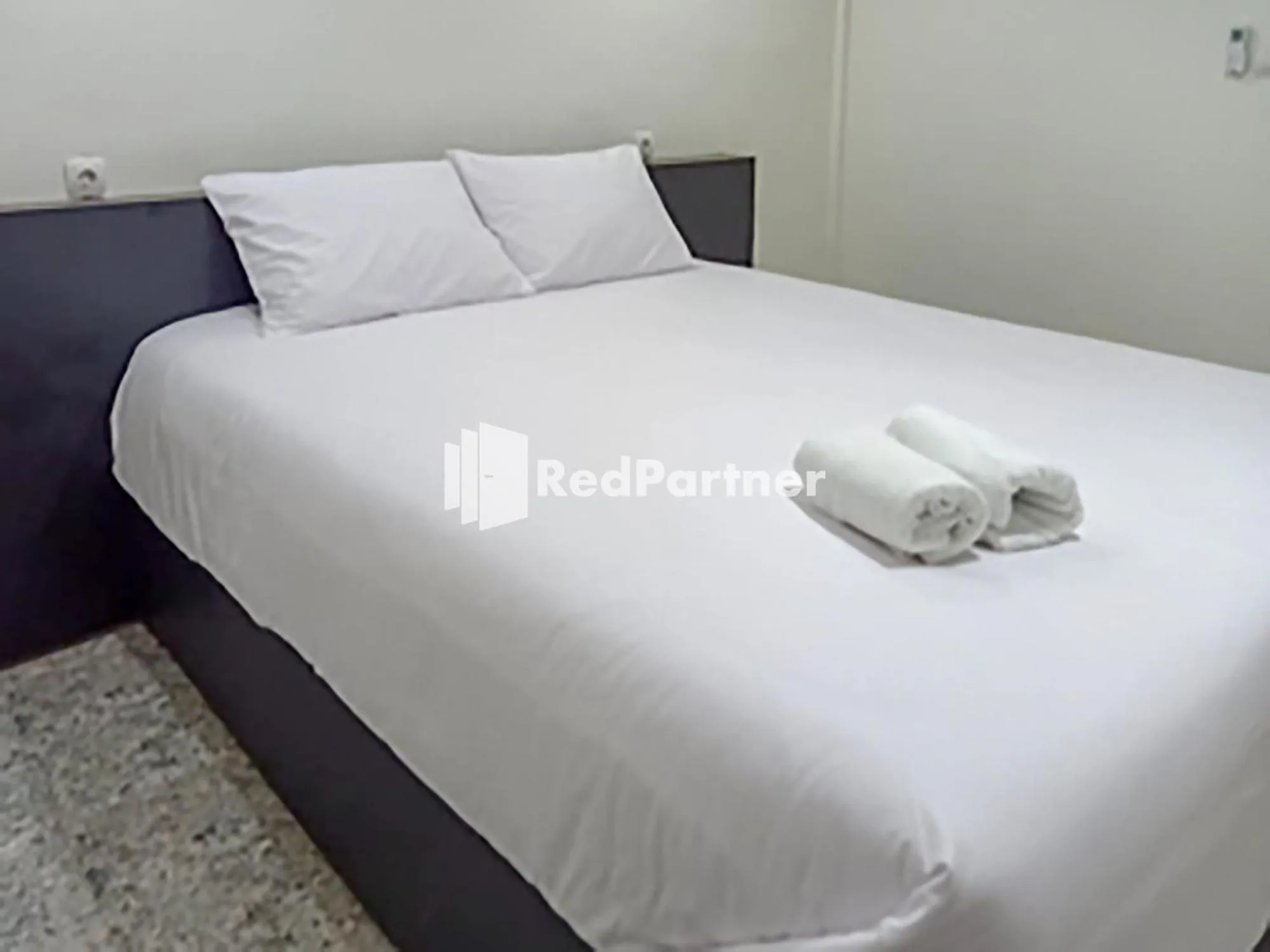 Bed in Hotel Trikatu Kendal near Taman Kota Weleri Mitra RedDoorz