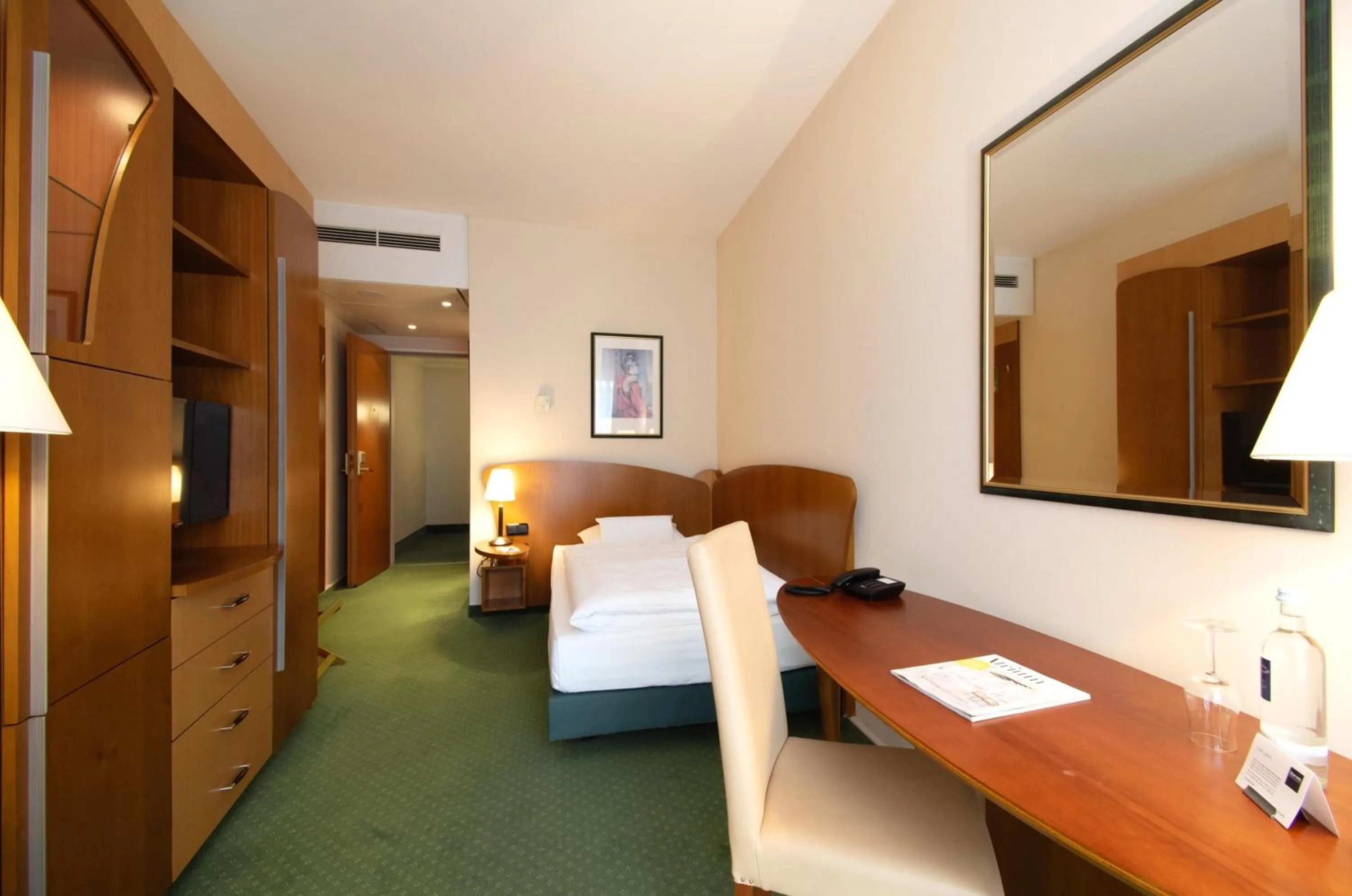 Bedroom, Bed in Dorint Charlottenhof Halle (Saale)