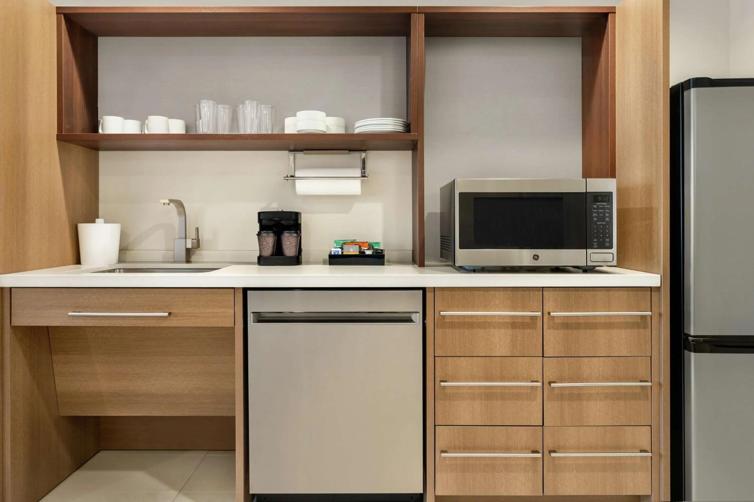 Kitchen or kitchenette in Home2 Suites By Hilton Martinsburg, Wv