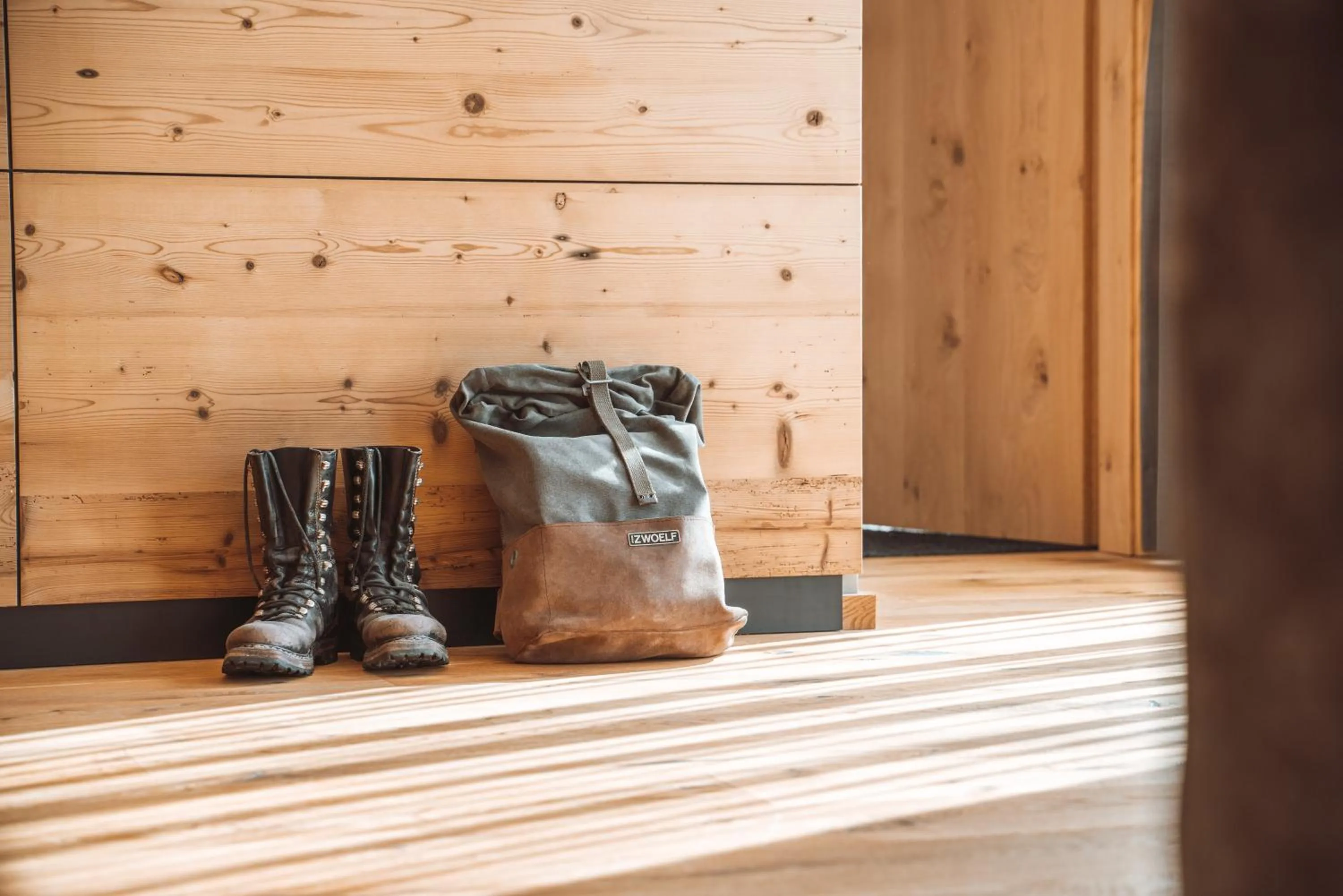 Decorative detail in Mountainview Apartments