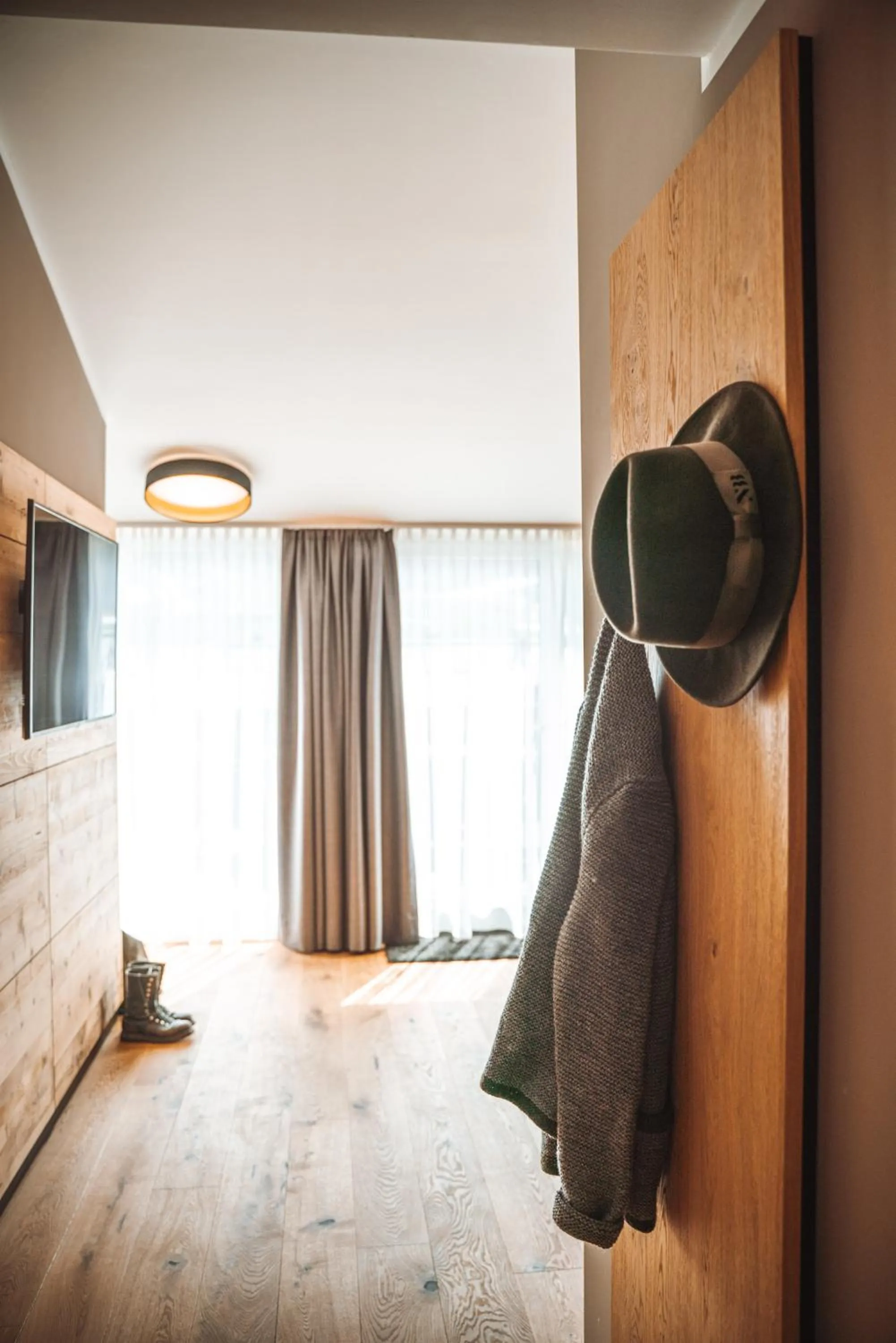Decorative detail, Bed in Mountainview Apartments