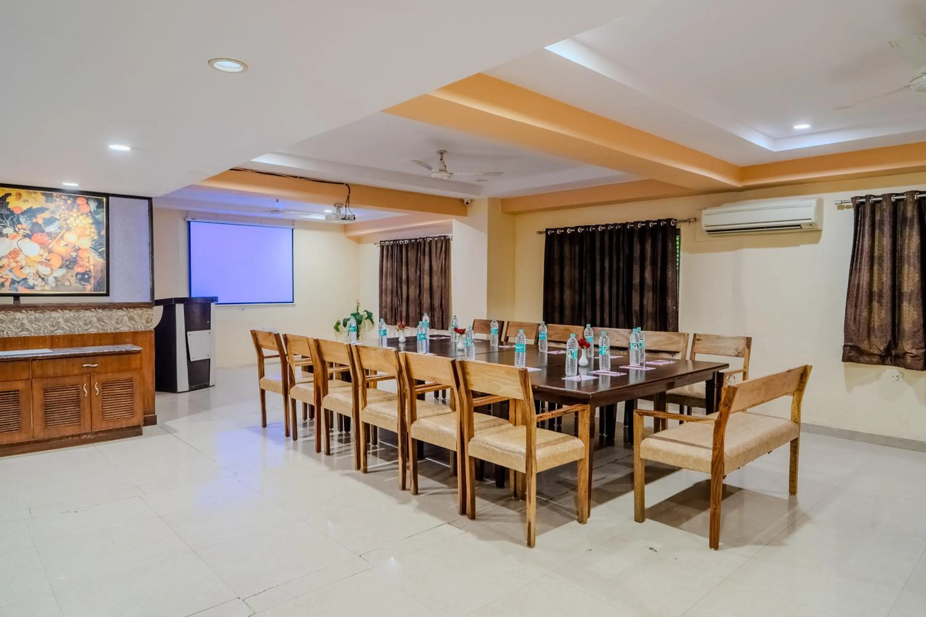 Meeting/conference room in Hotel City Square By KeyMagics