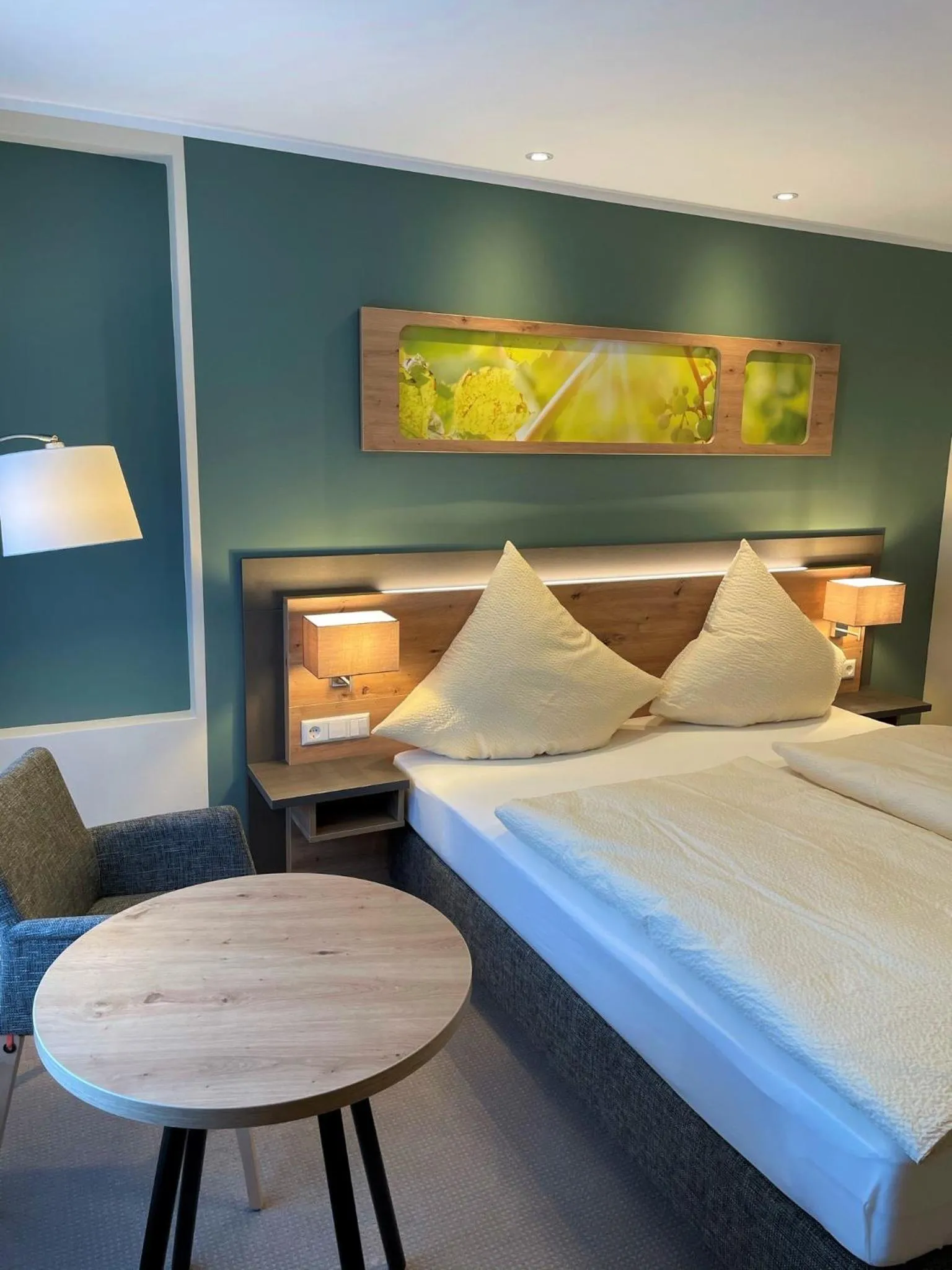 Photo of the whole room, Bed in Weinhaus Gräfen