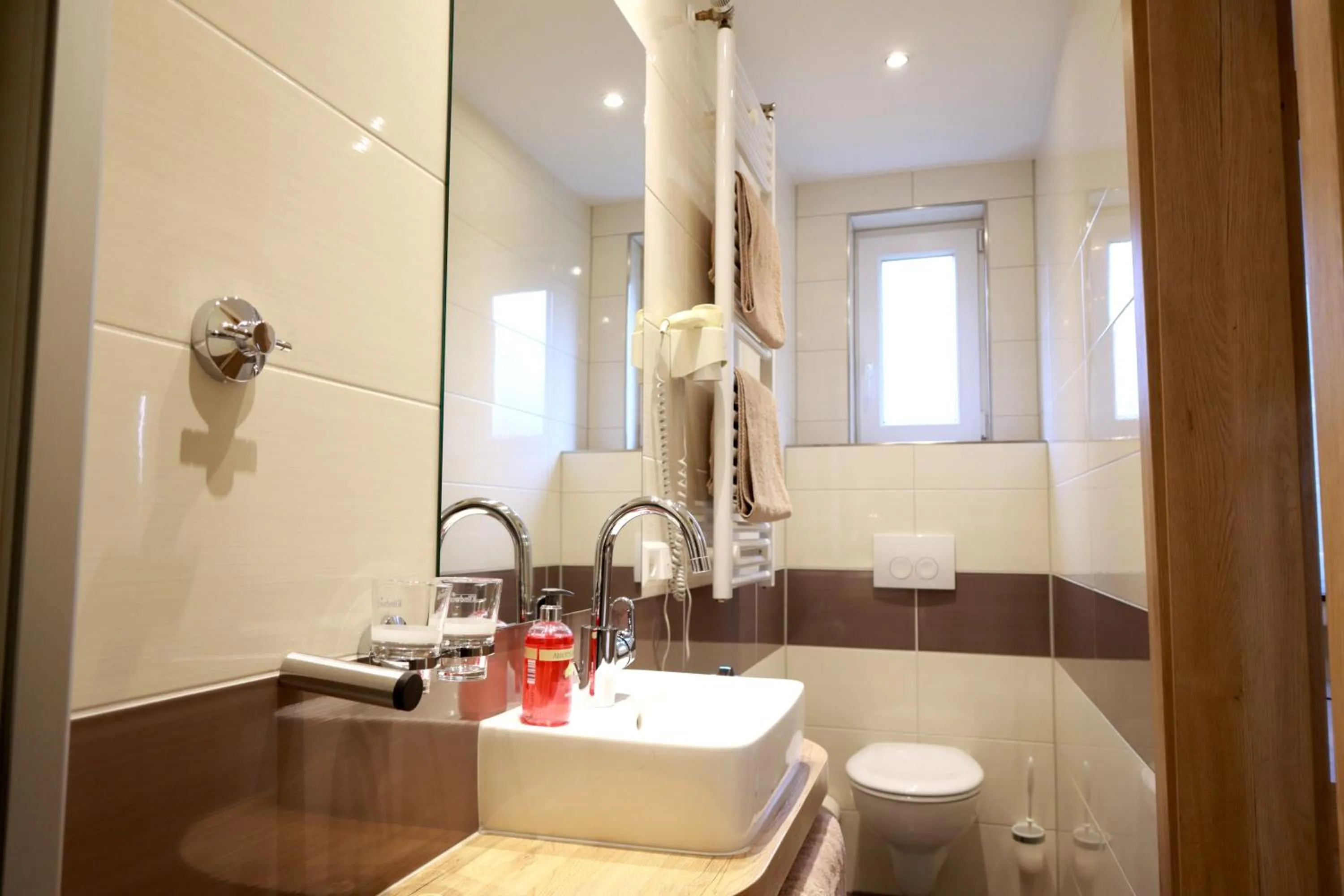 Toilet in Weinhaus Gräfen