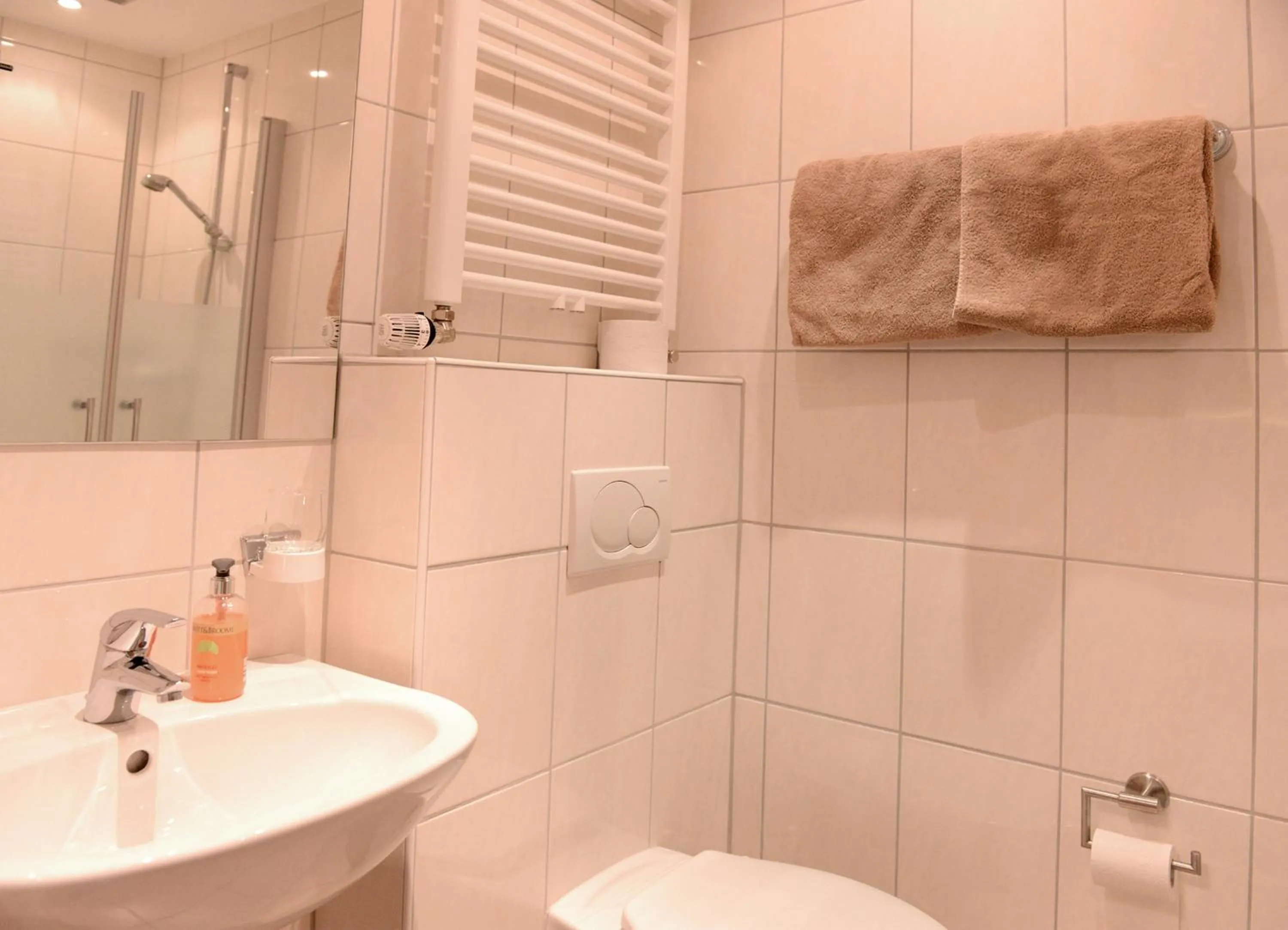 Bathroom in Weinhaus Gräfen