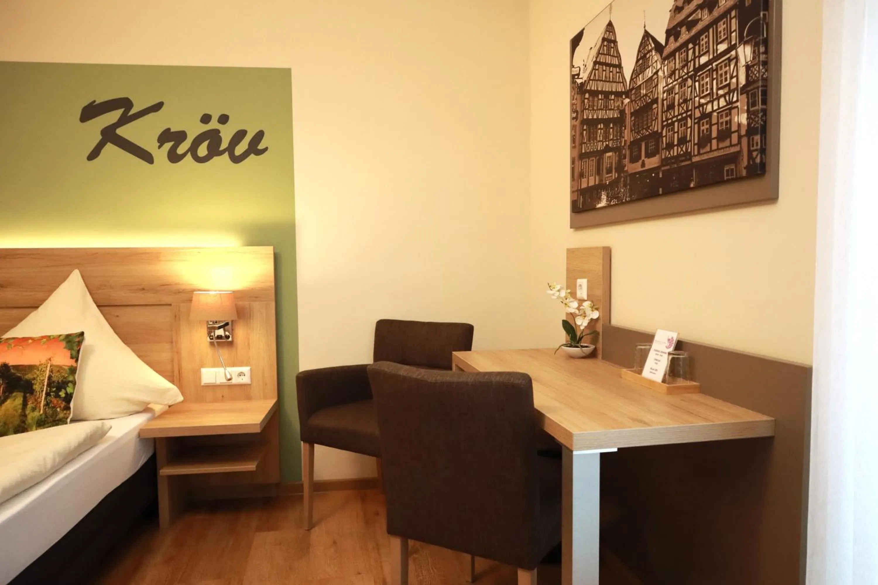 Photo of the whole room, Bed in Weinhaus Gräfen