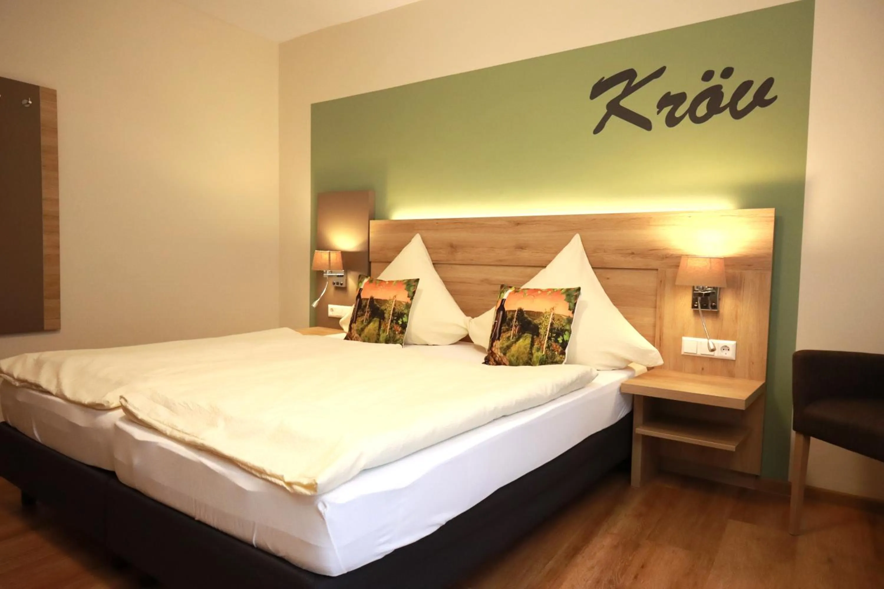 Photo of the whole room, Bed in Weinhaus Gräfen