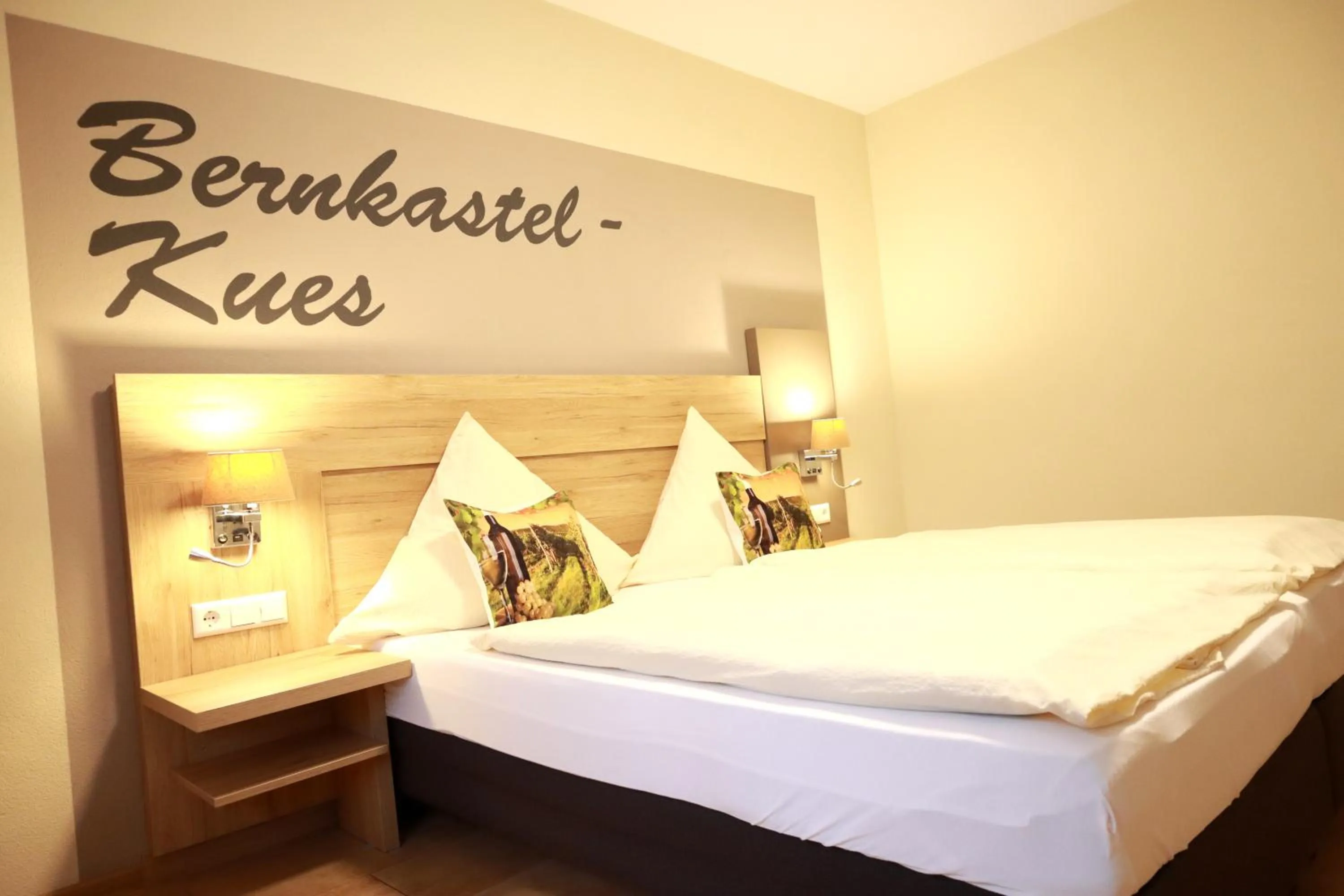 Photo of the whole room, Bed in Weinhaus Gräfen