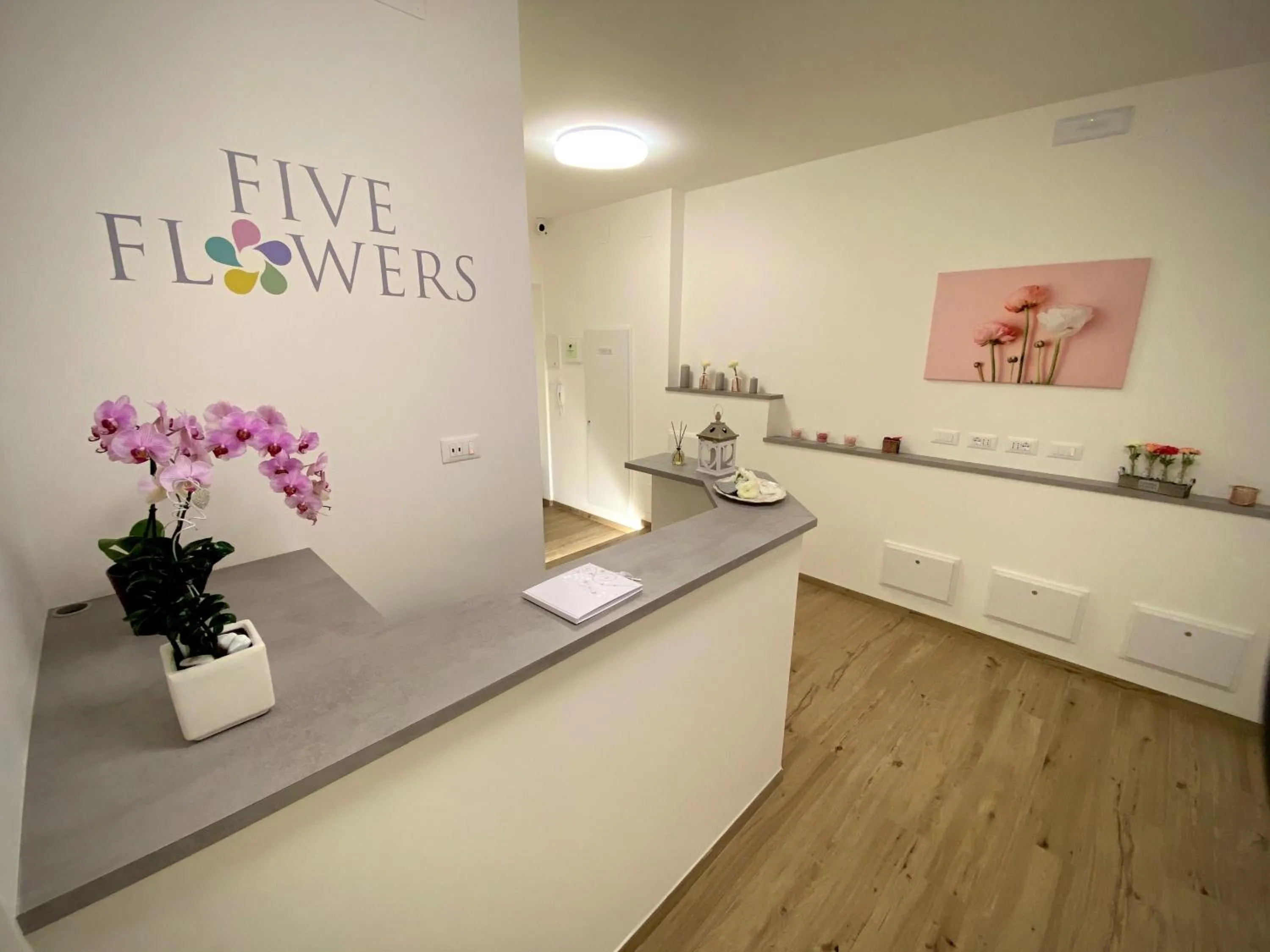 Lobby or reception in Five Flowers Guest House