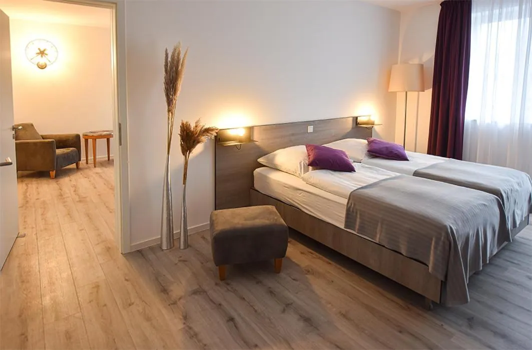 Bed in PRIMA Inn HOTEL & HOF NEURUPPIN - digitales & rezeptionsloses Motel