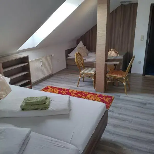 Comfort Triple Room with Shower in Pension Goldenes Vogtland Comfort Triple Room with Shower in Pension Goldenes Vogtland