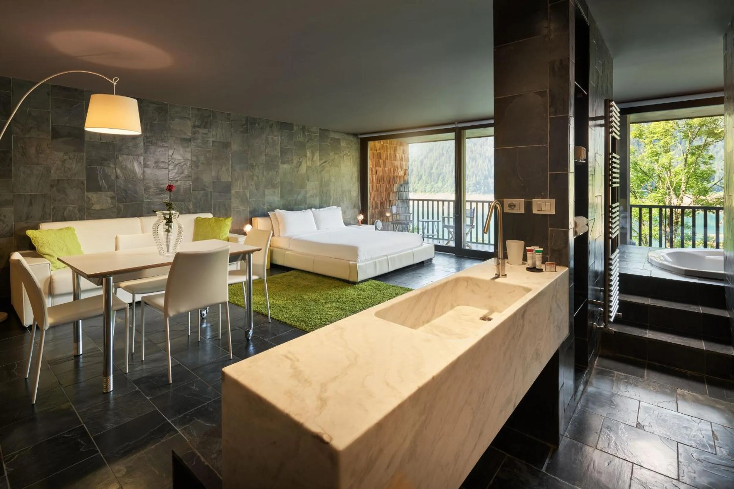 Bed in NS SUITE SAURIS