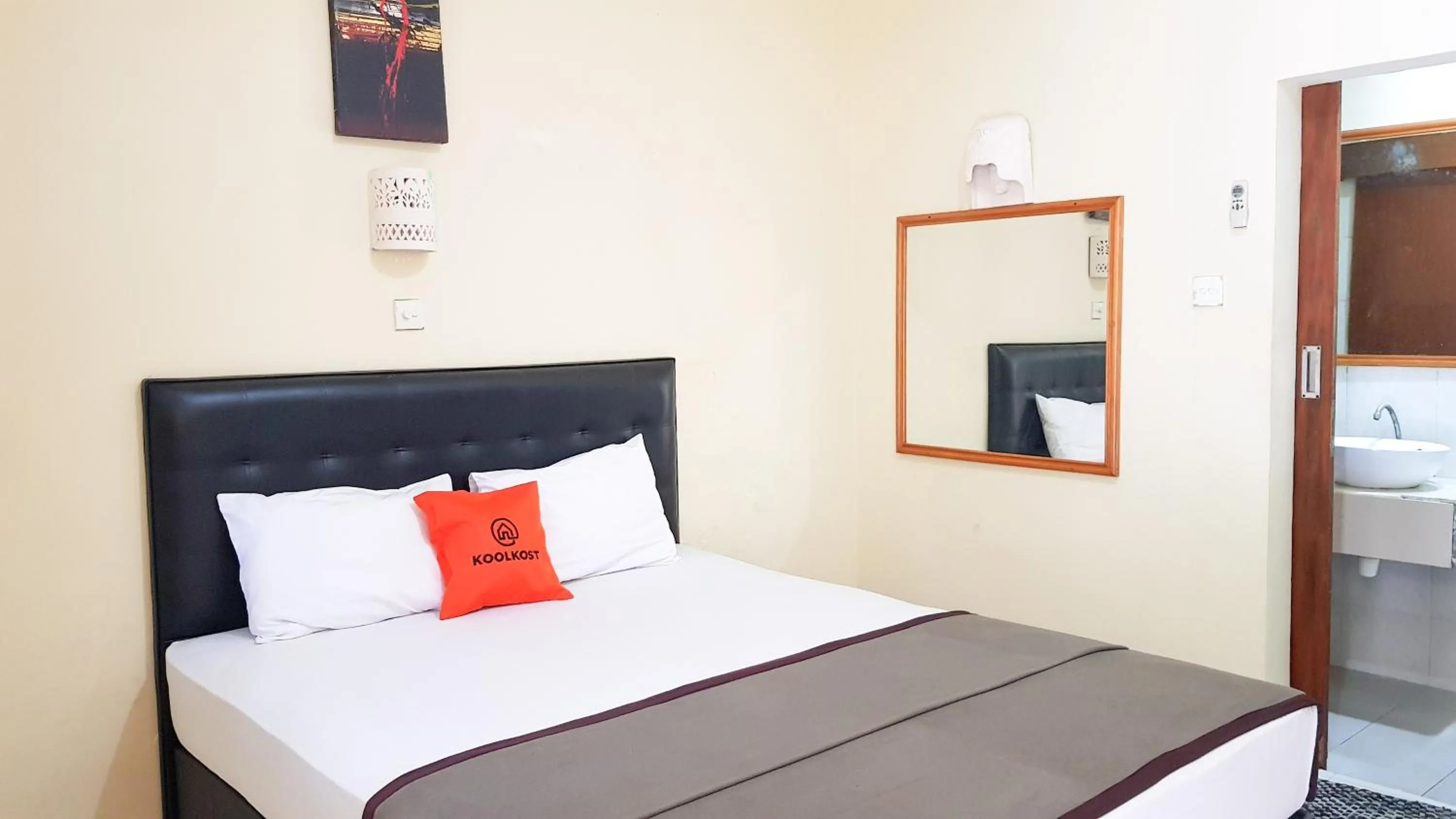 Bed in KoolKost at Poppies Lane Street - Minimum stay 30 nights