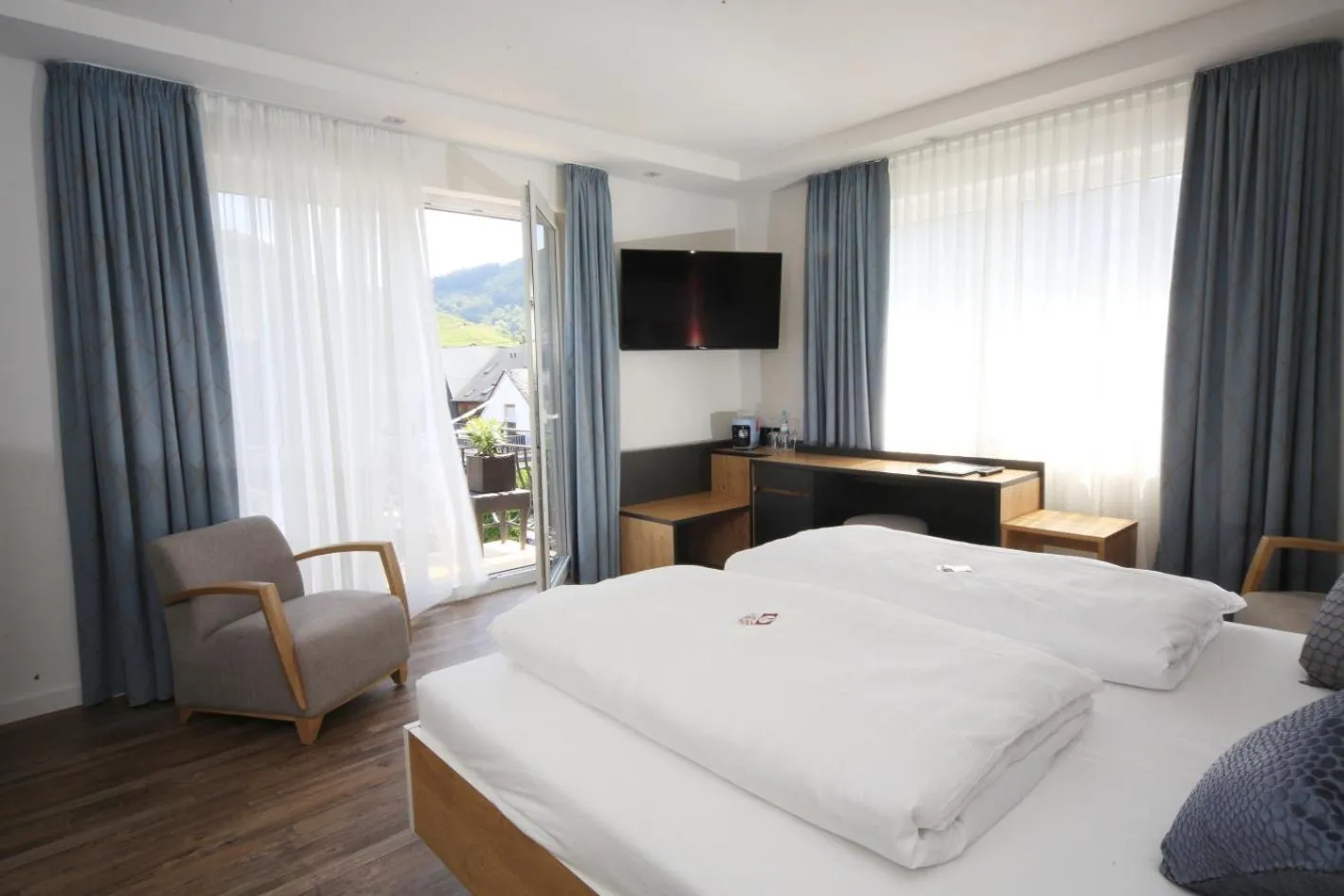 Photo of the whole room, Bed in Hotel Halfenstube & Villa Spa 1894