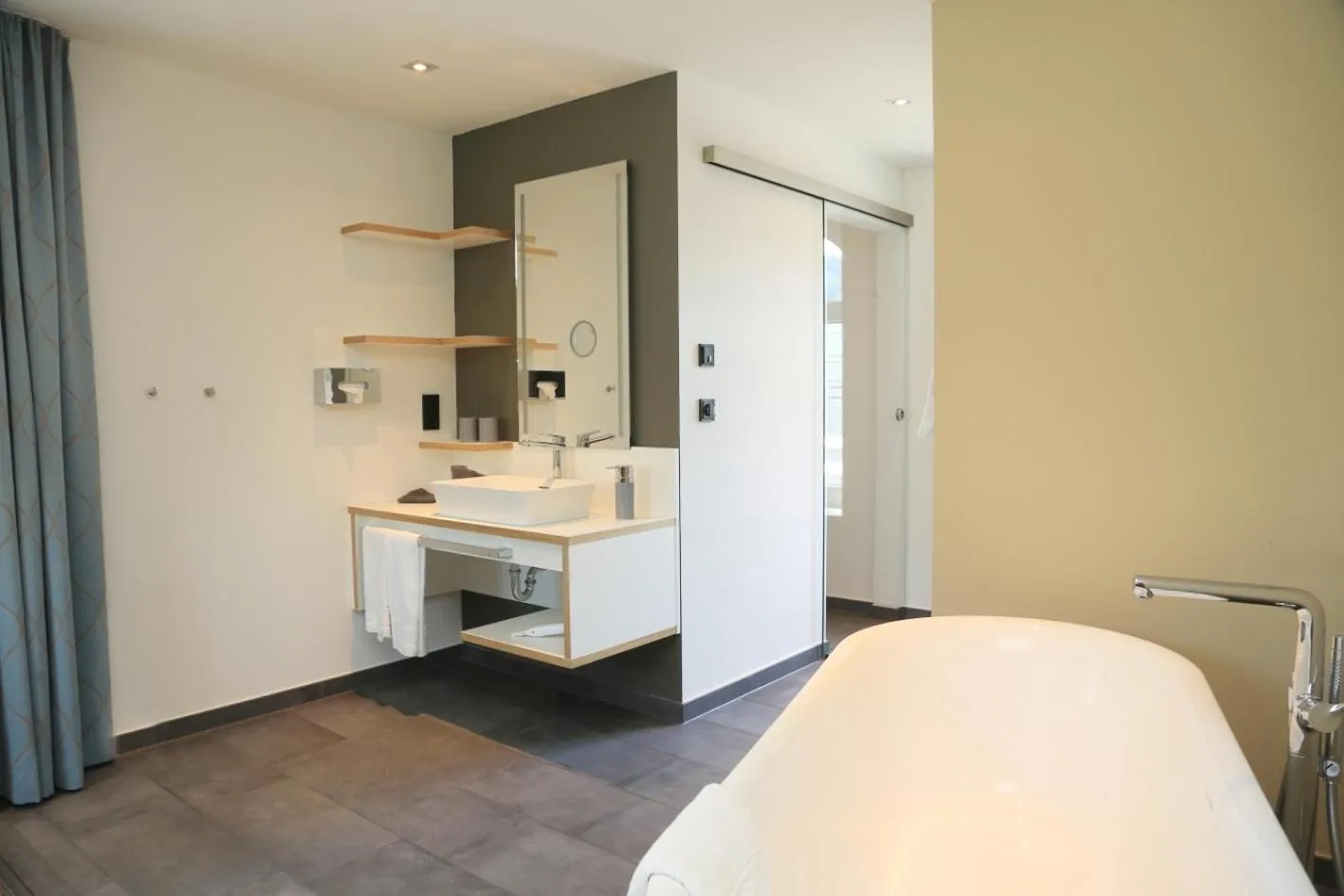 Bathroom, Bed in Hotel Halfenstube & Villa Spa 1894