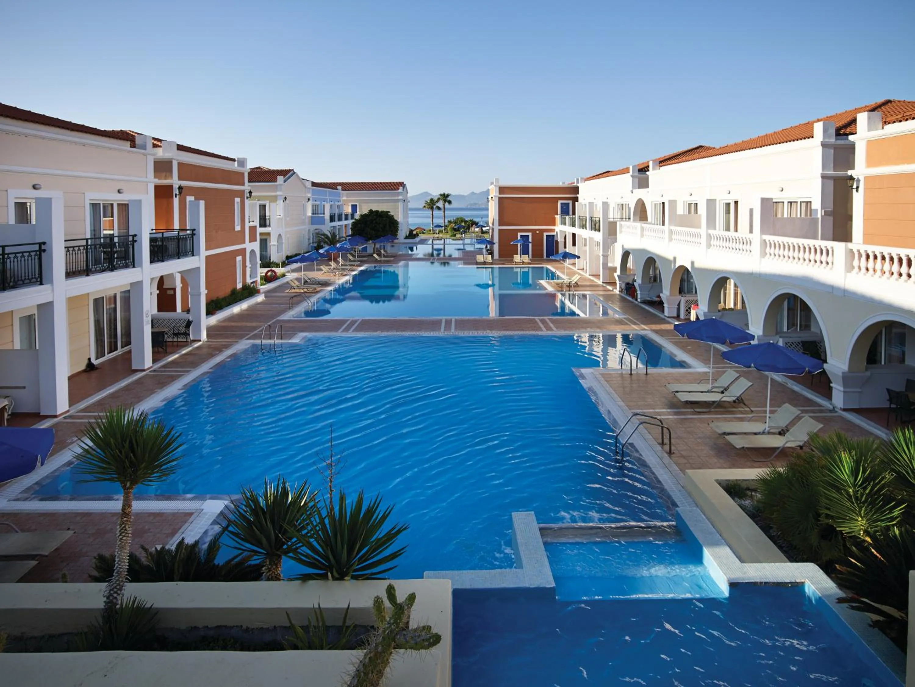 Swimming pool in Porto Bello Royal