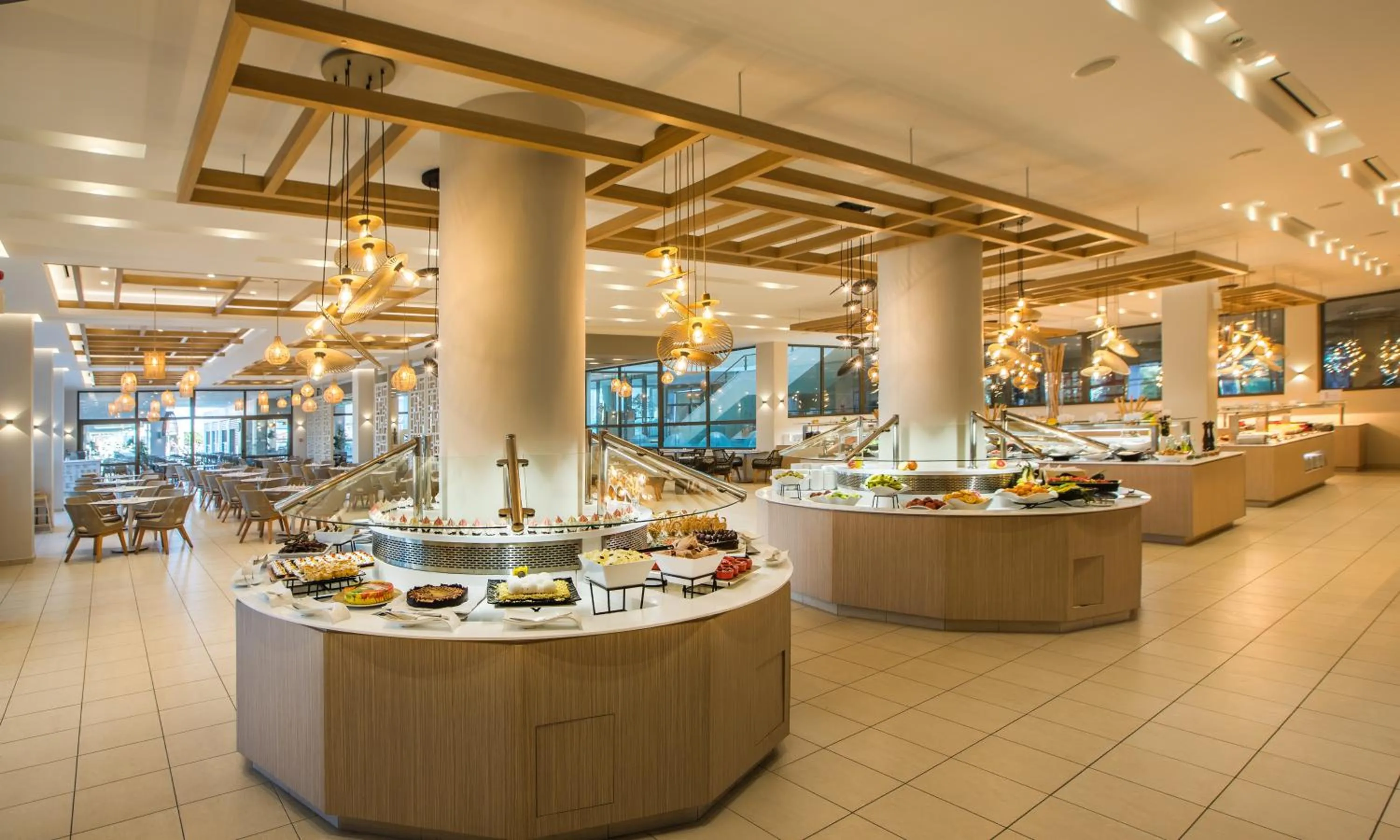 Restaurant/places to eat in Porto Bello Royal