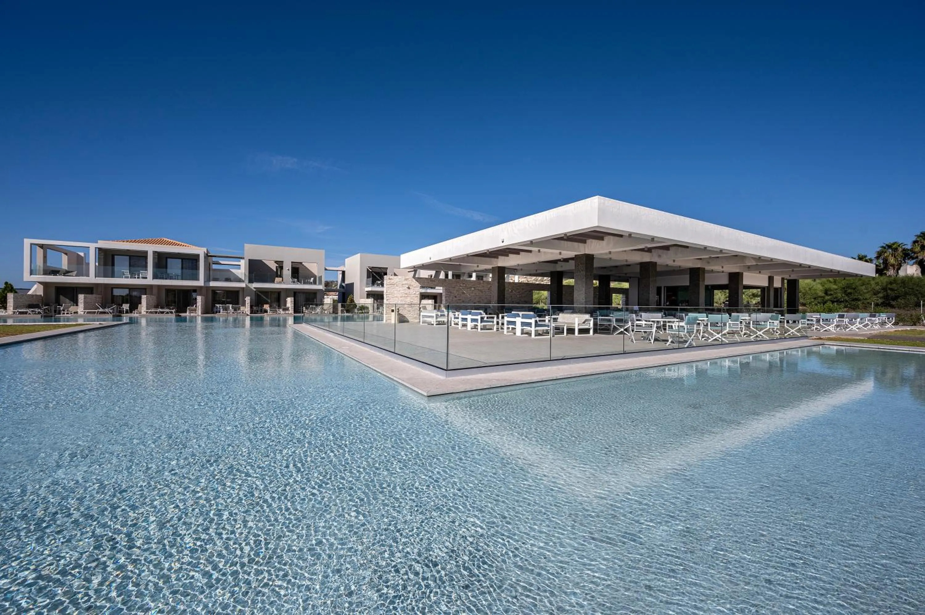 Property building in Porto Bello Royal