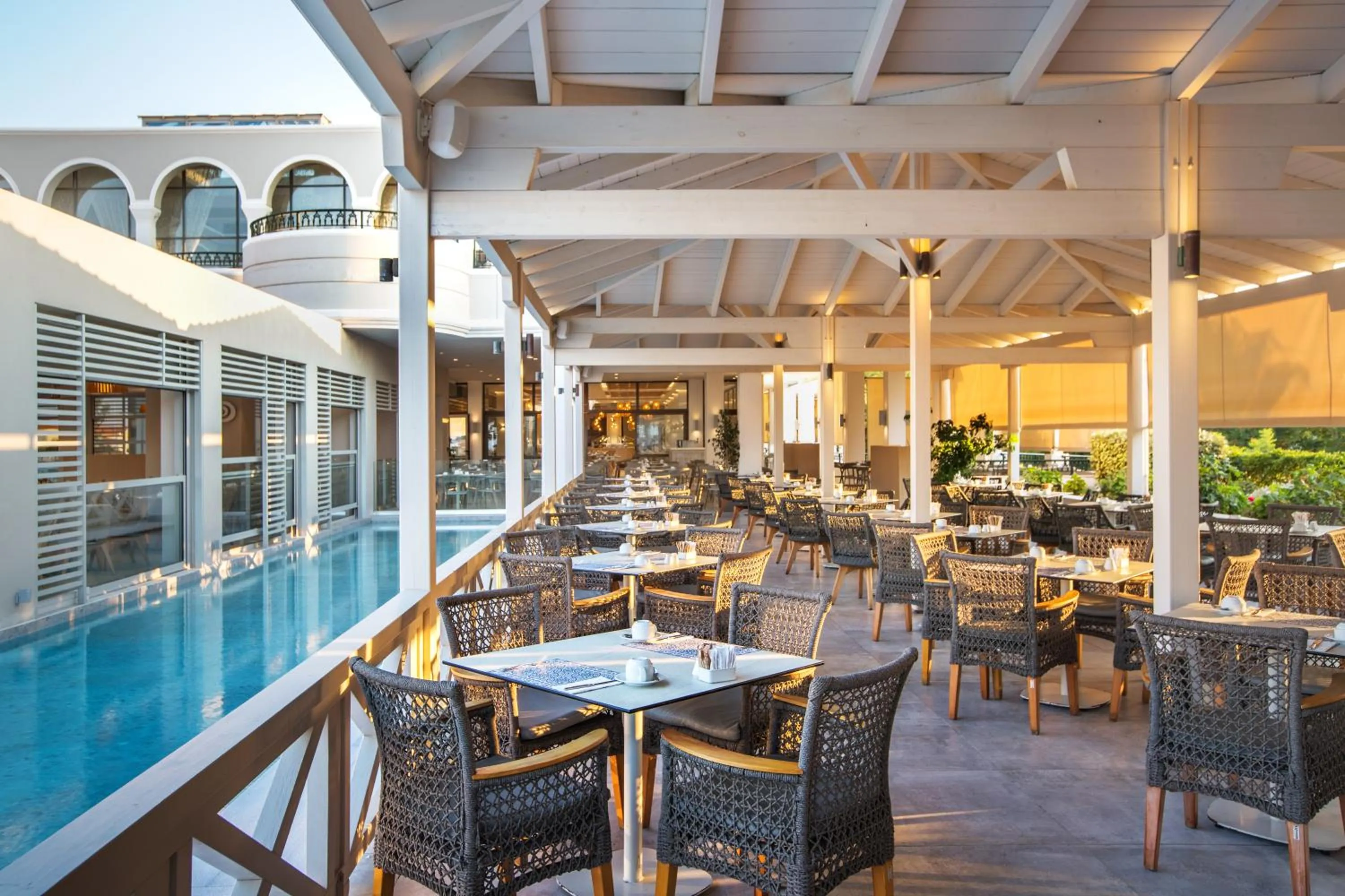 Restaurant/places to eat in Porto Bello Royal