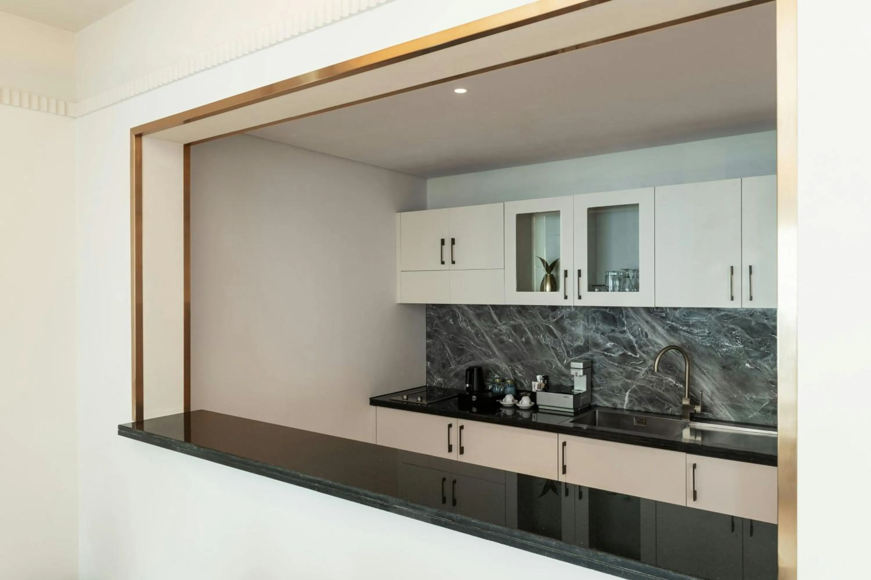 Kitchen or kitchenette in Le Meridien Al Aqah Beach Resort