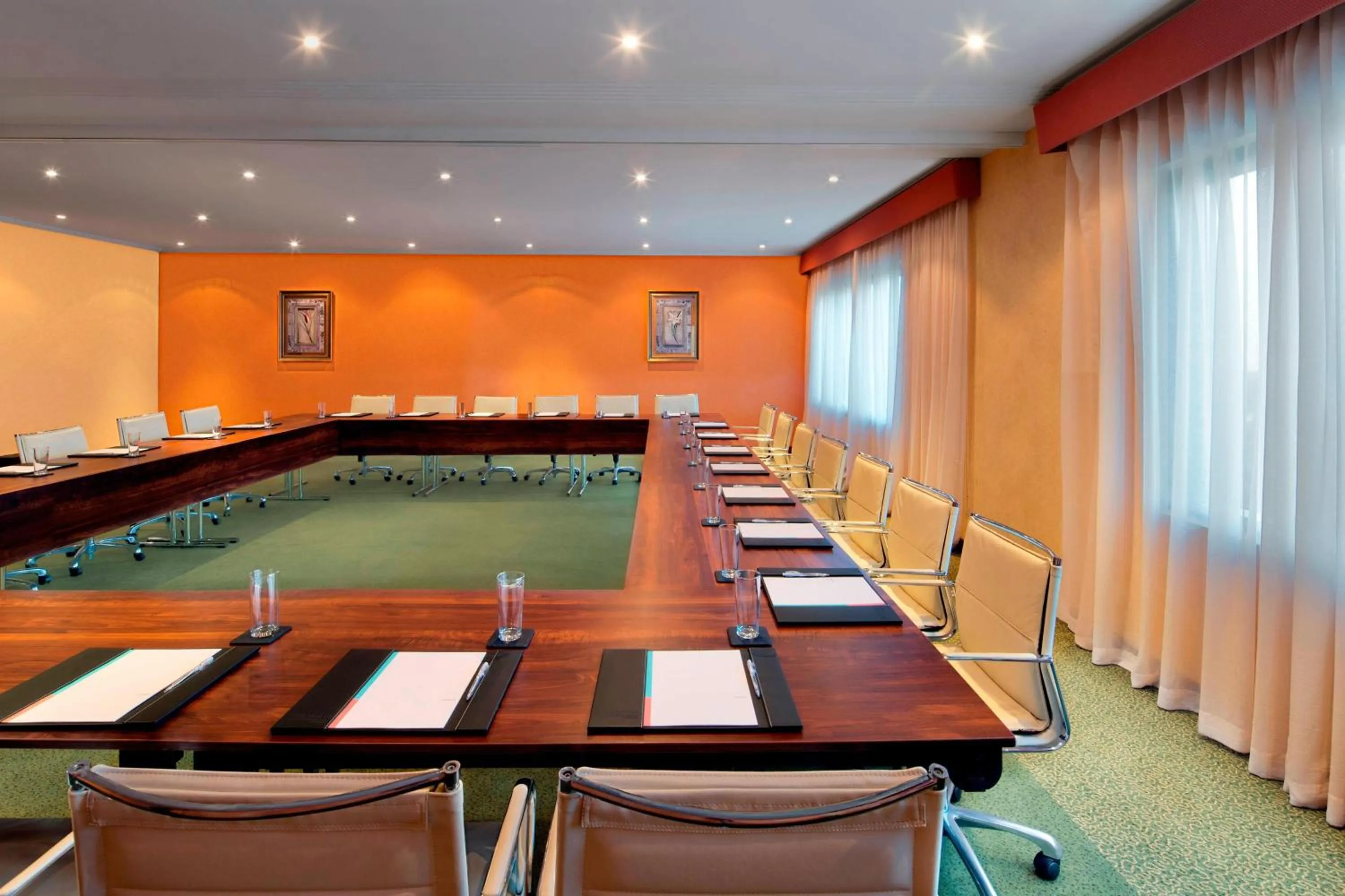 Meeting/conference room in Le Meridien Al Aqah Beach Resort